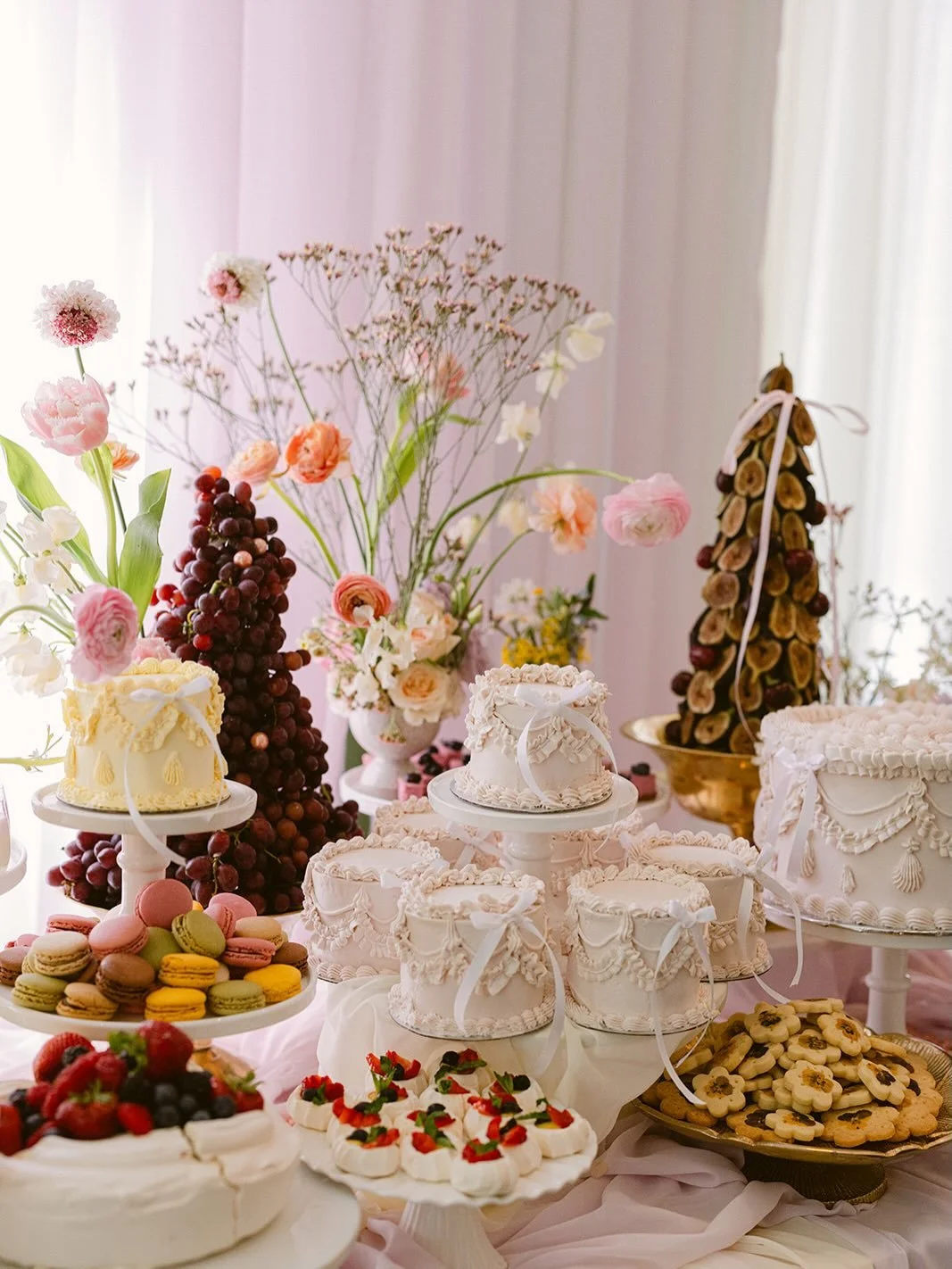 Sweet treats, signature sips, and details that delight. A peak behind the scenes of this special baby shower menu.

Planning + Design: @rachelbeharevents 
Venue: @620loftgarden 
Catering: @marceybrownsteincatering 
Specialty Linens: @nuagedesignsinc 