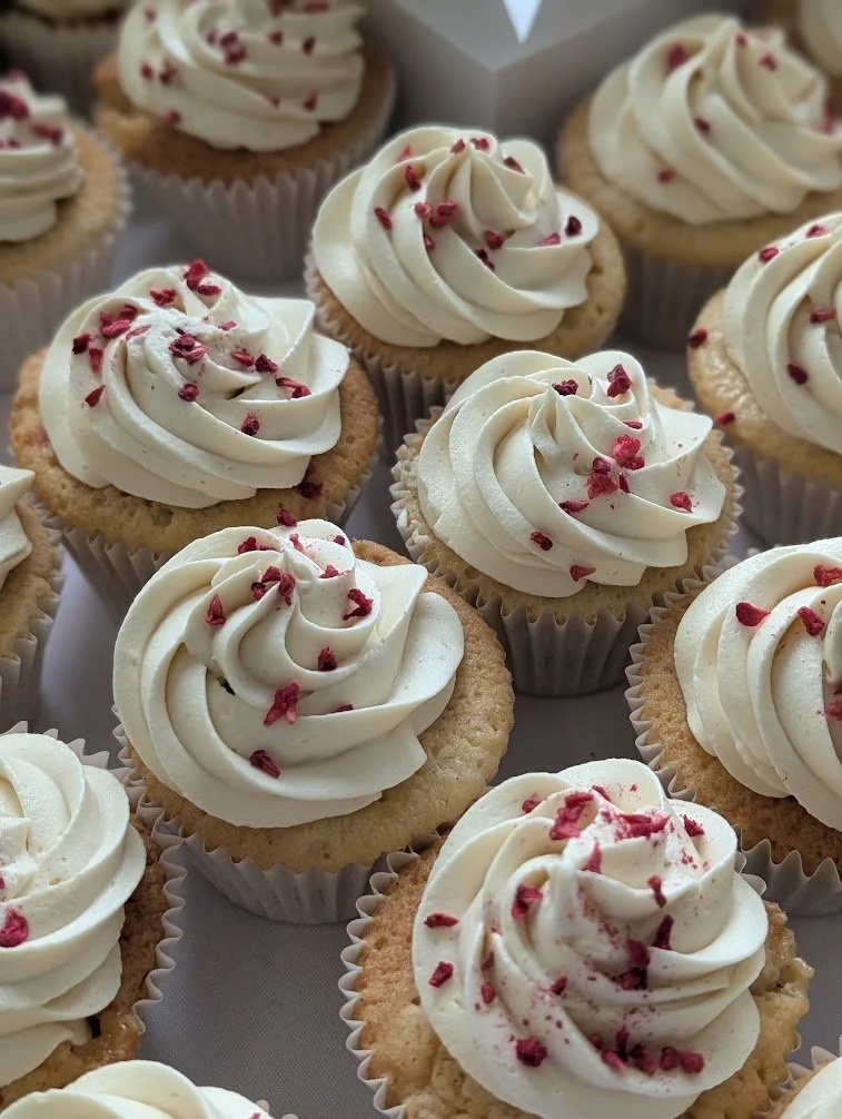 PREMIUM COLLECTION: VICTORIA SPONGE
