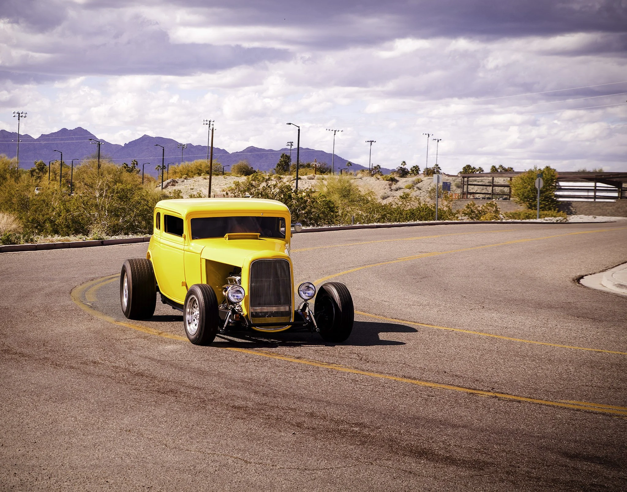 Built to Run
(classic hot rod desert road)