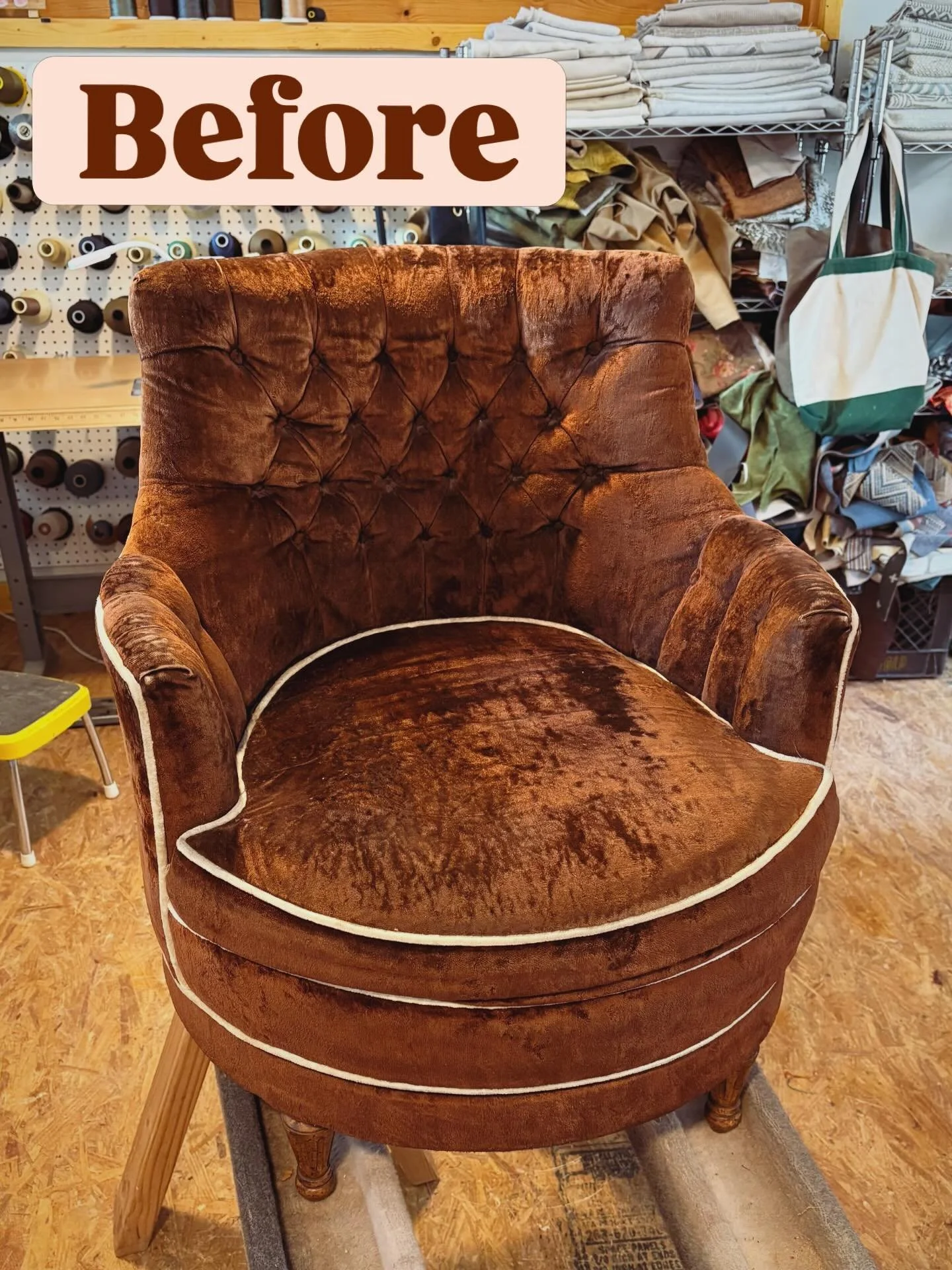 The pictures don&rsquo;t do them justice. Go see for yourself at the Mainstreet Gallery in Carbondale and buy some art while you&rsquo;re there, ok? 💗🌸🌷

Reupholstered by @steakvegas 

#teamcosecha #artfulrestorations #cosechatextiles #reupholster