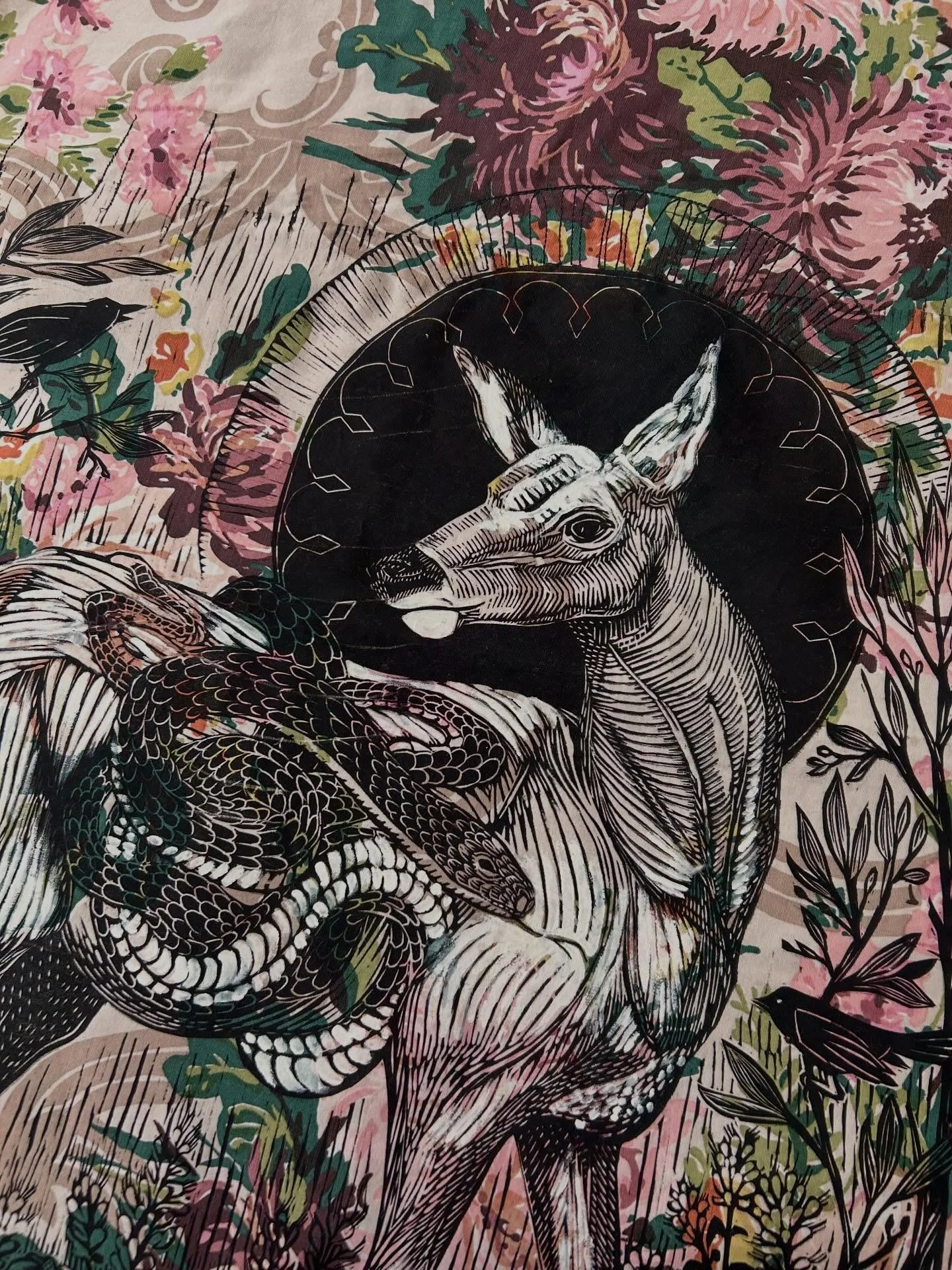Sneak peek of this beautiful print that @johannamuellerprints made to go onto two wingback chairs for a show at @bluesagecenterpaonia 

Notice where I finished the cut off print by &ldquo;drawing&rdquo; with my sewing machine?👀

Another collab with 
