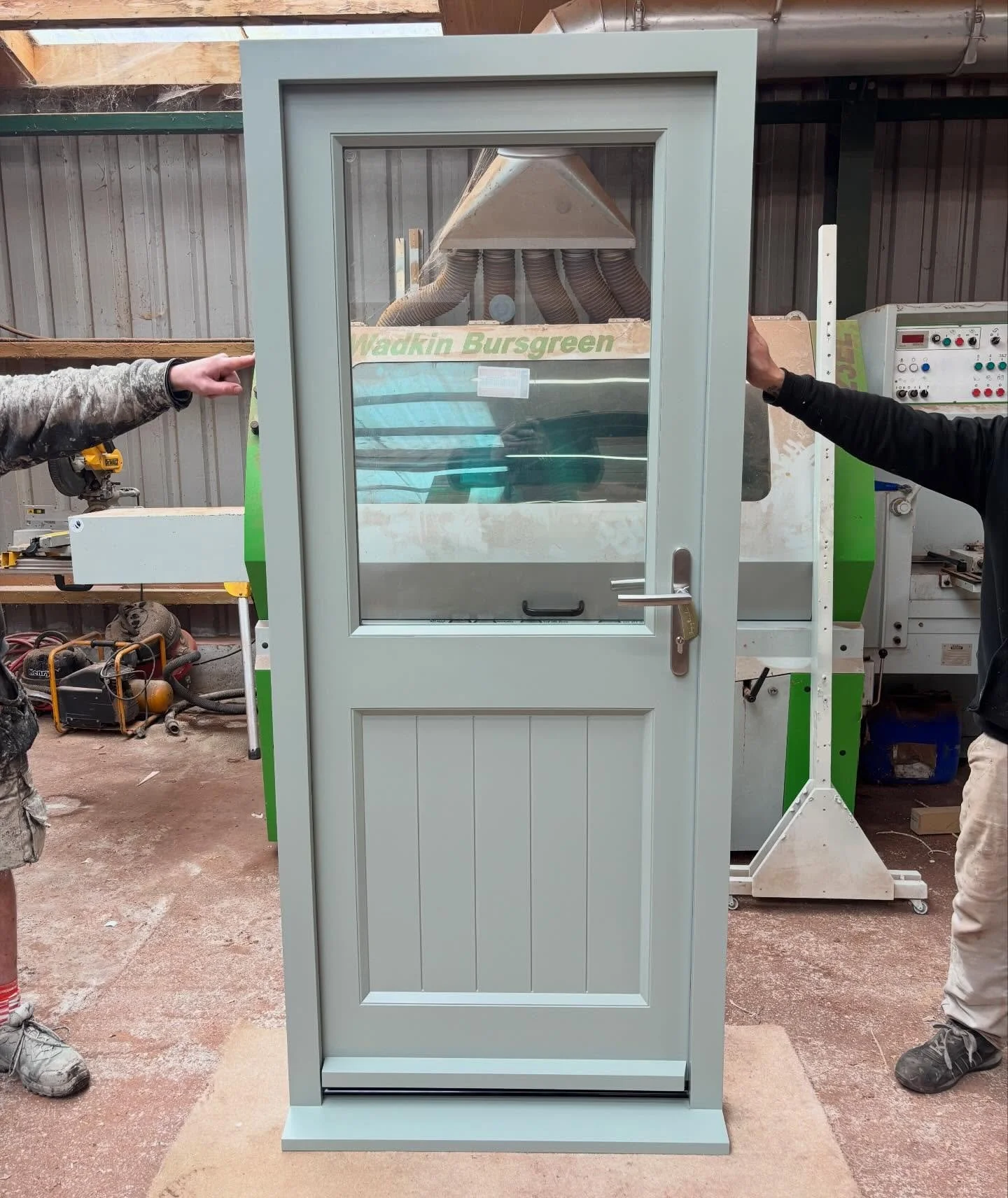 Another lovely door completed and heading out of the workshop just in time for Christmas 🎄 #door #joinery #hardwooddoor #bespoke #bespokejoinery