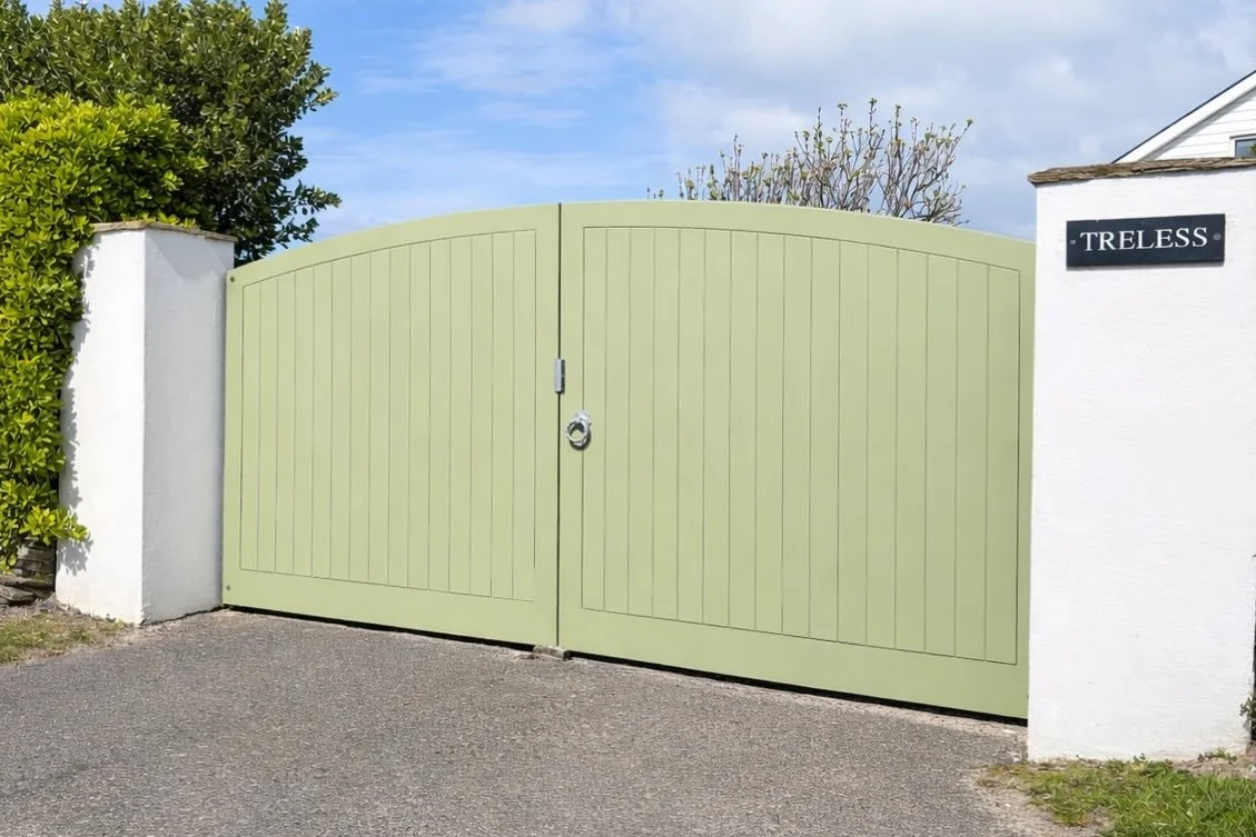 Recently completed hardwood driveway gates with full Teknos spray finish looking great in the sunshine #drivewaygates #joinery #bespokejoinery #cornwall #constantinebay