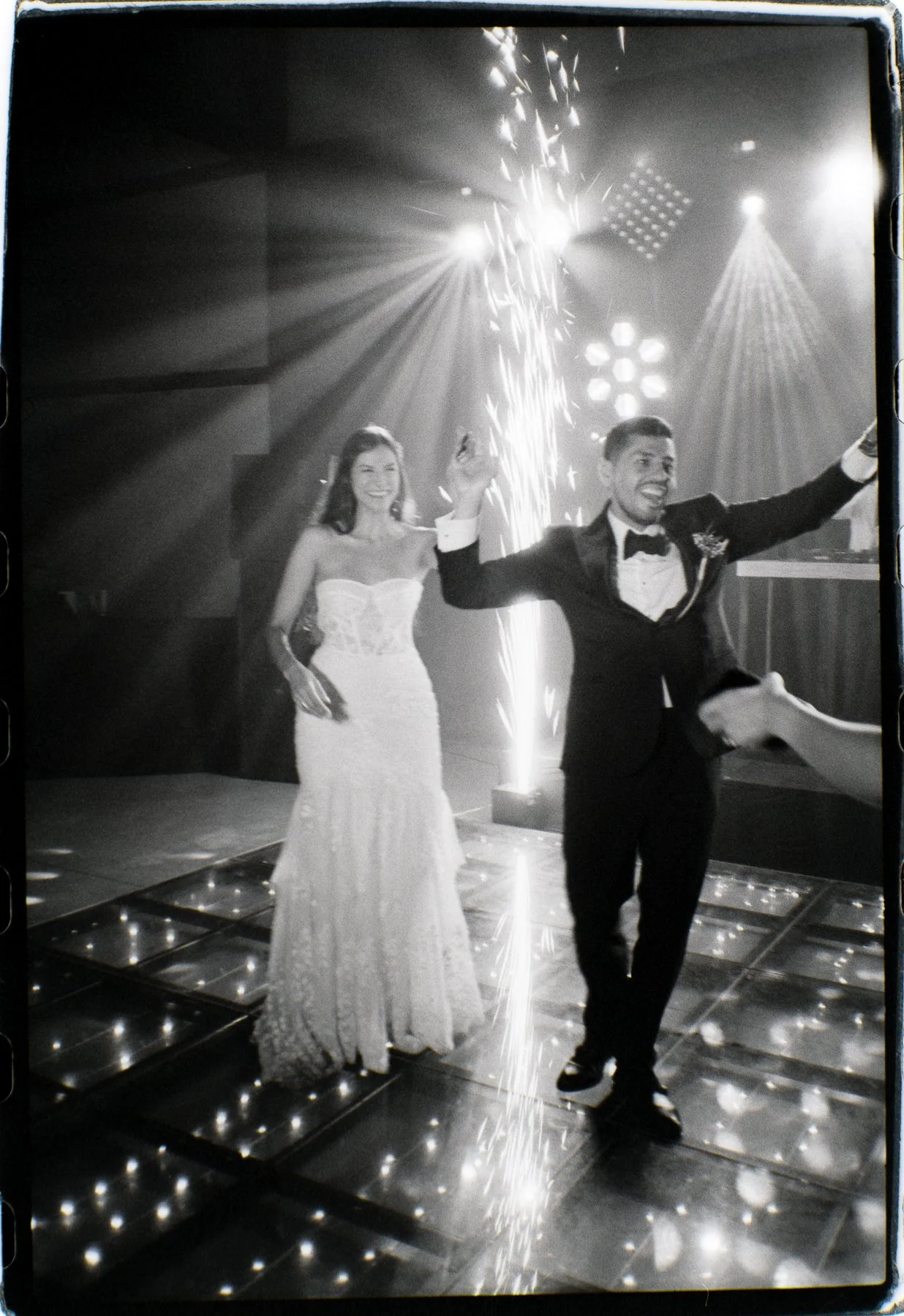 Primer baile de novios, realizada por Carlos Córdoba, fotógrafo de bodas de Medellín Colombia