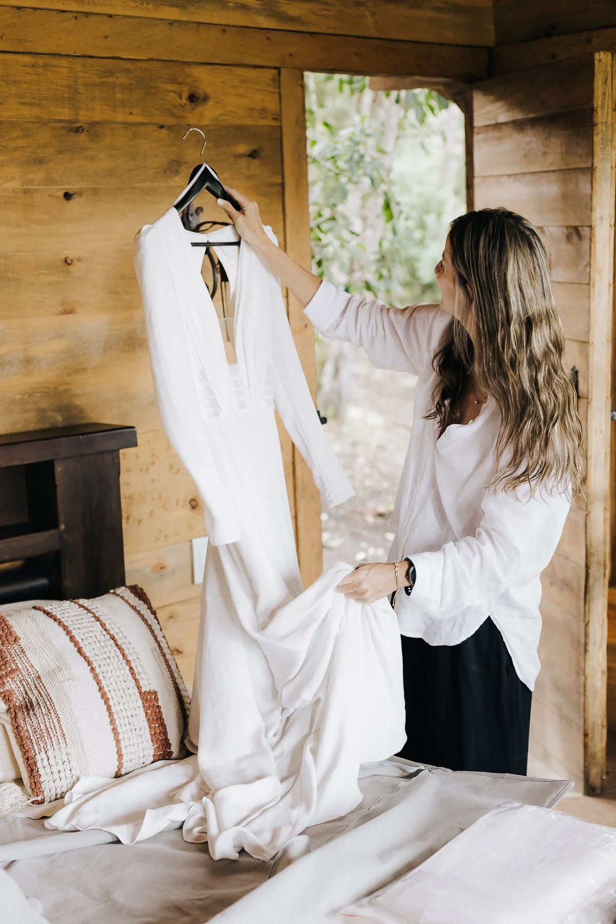 Preparativos de novia, realizada por Carlos Córdoba, fotógrafo de bodas de Medellín Colombia