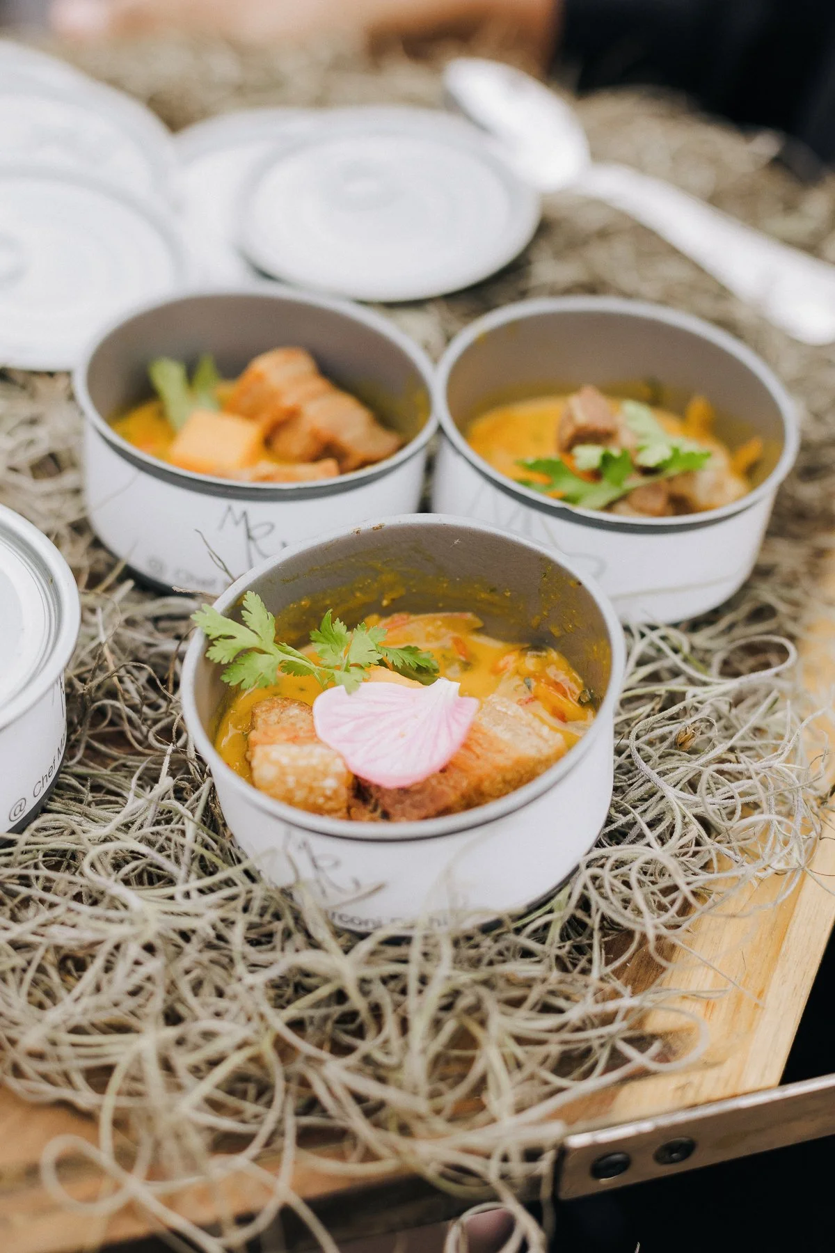 Plato de comida en matrimonio, realizada por Carlos Córdoba, fotógrafo de bodas de Medellín Colombia