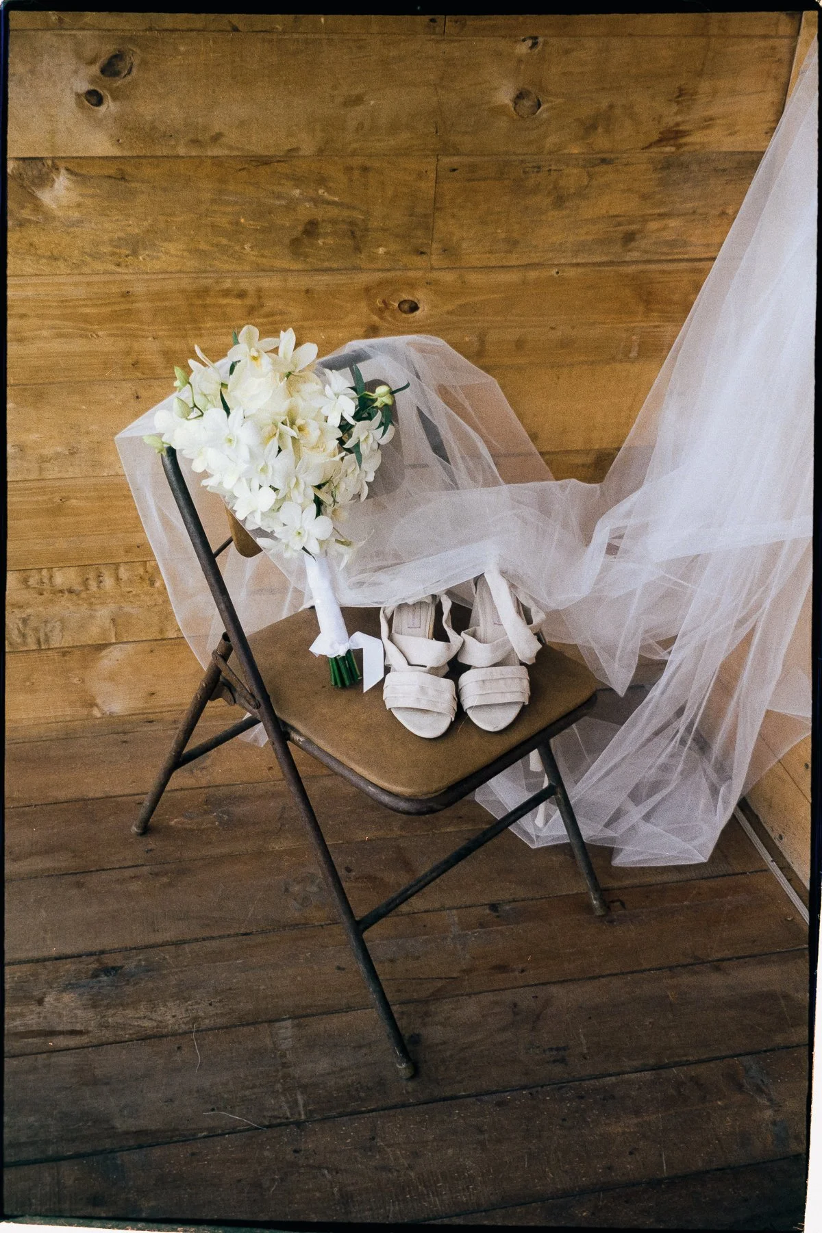 Preparativos de novia, realizada por Carlos Córdoba, fotógrafo de bodas de Medellín Colombia