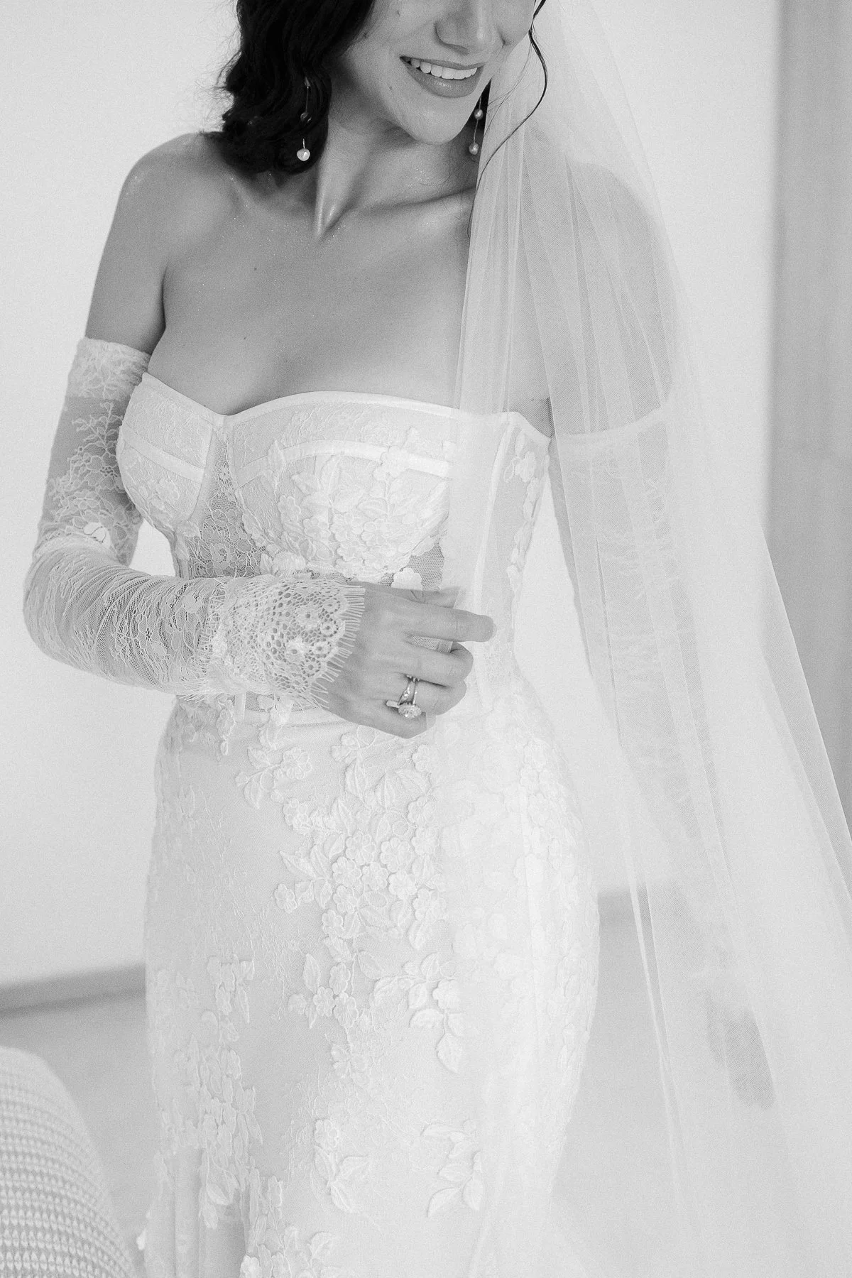 Preparativos de novia, realizada por Carlos Córdoba, fotógrafo de bodas de Medellín Colombia