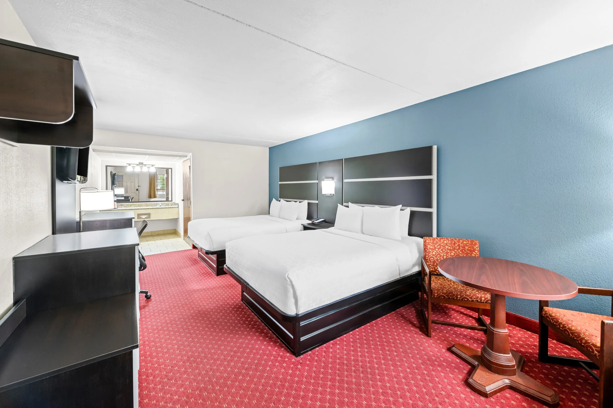 Double Queen Exterior