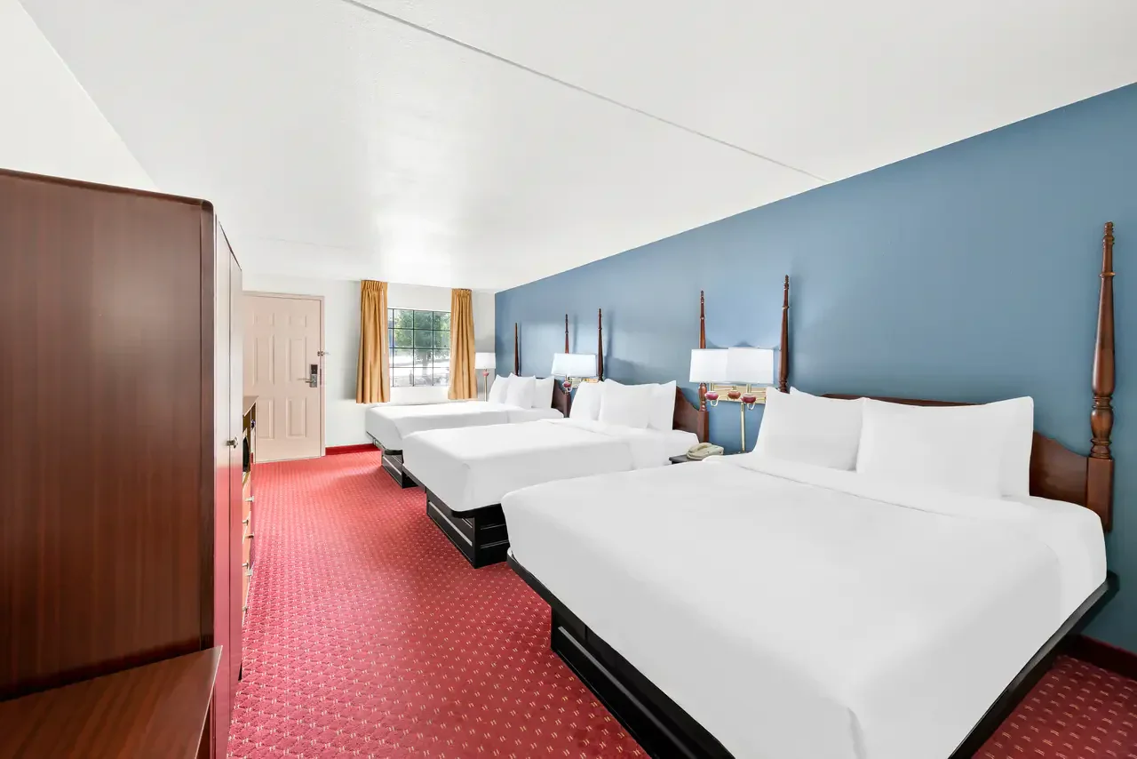 Spacious room with three Queen Beds and exterior corridors