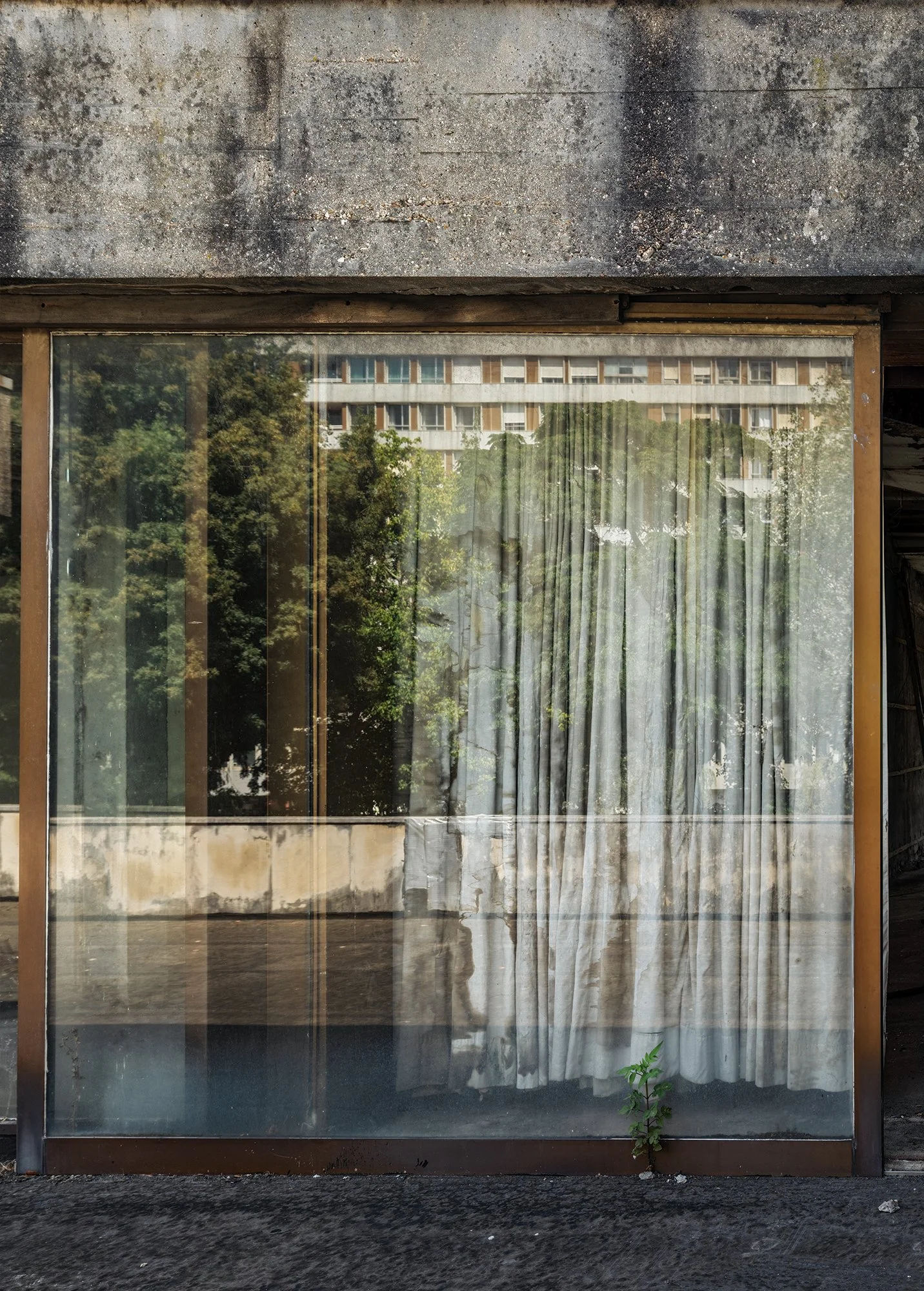 Reflections, Hotel Tivoli