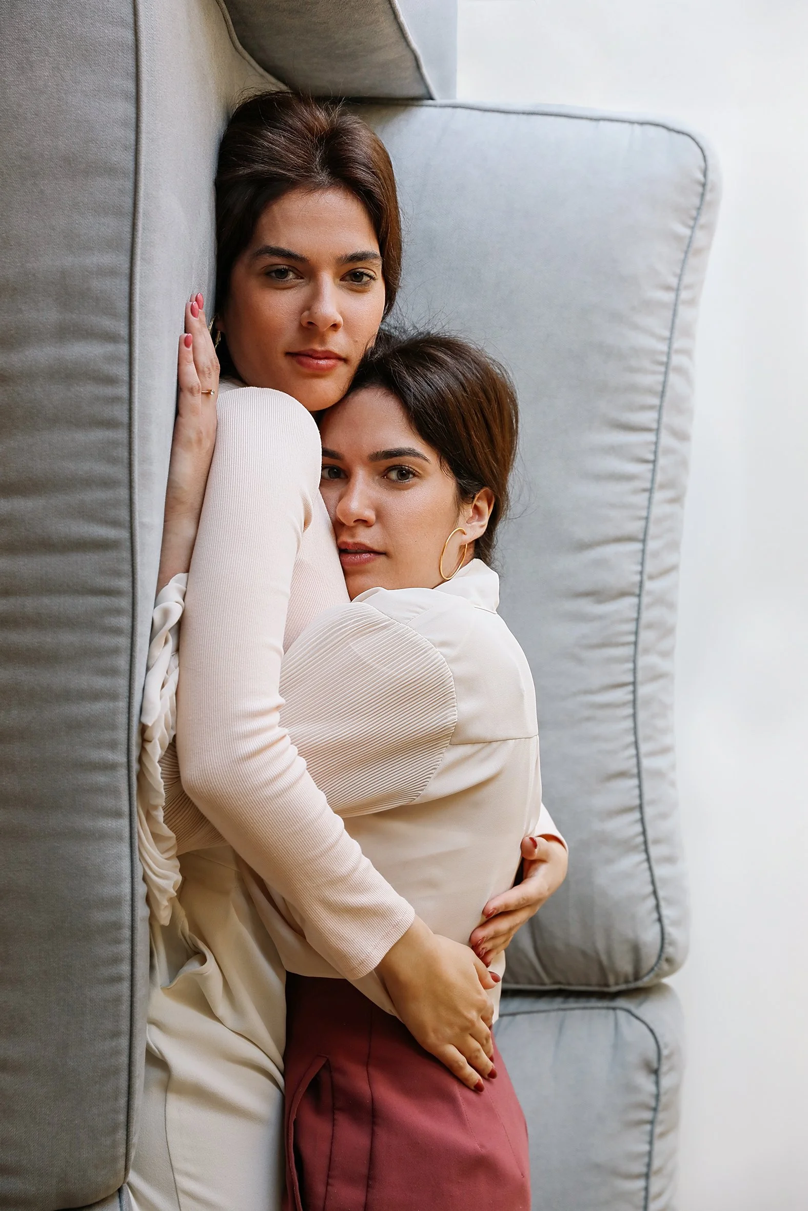 2_O abraço, Isabel e Rosa.jpg