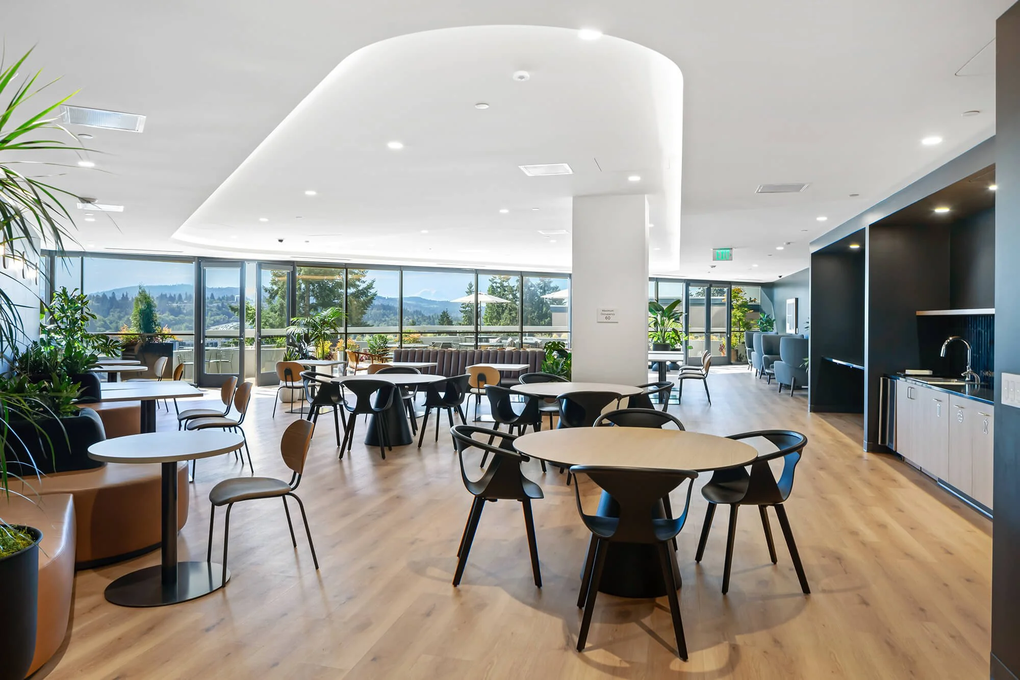 05_Amenities Floor.jpg