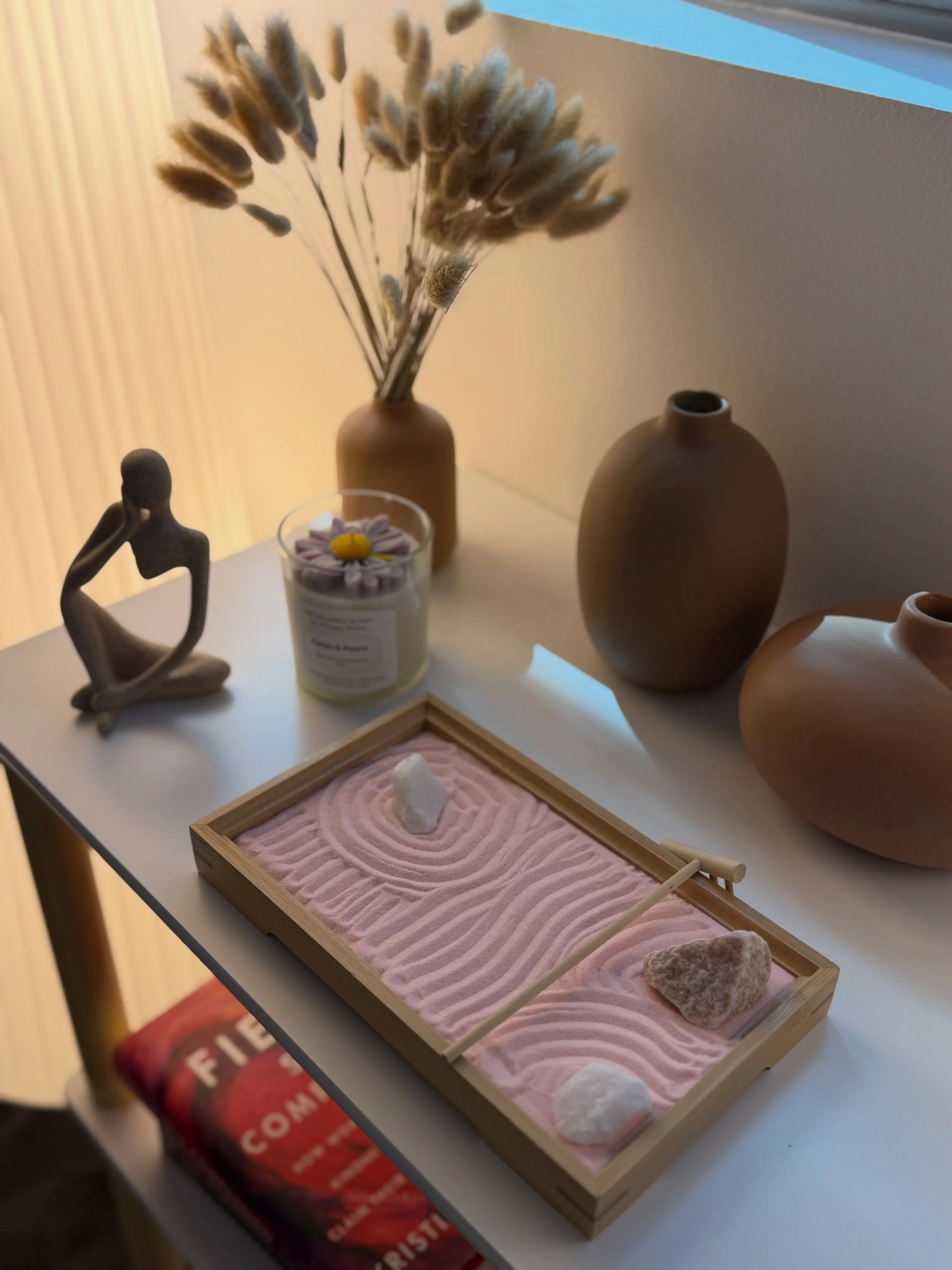 Loving my new pink zen garden ! Supposed to be for clients during session but I enjoy a moment of mindfulness too ! 😂