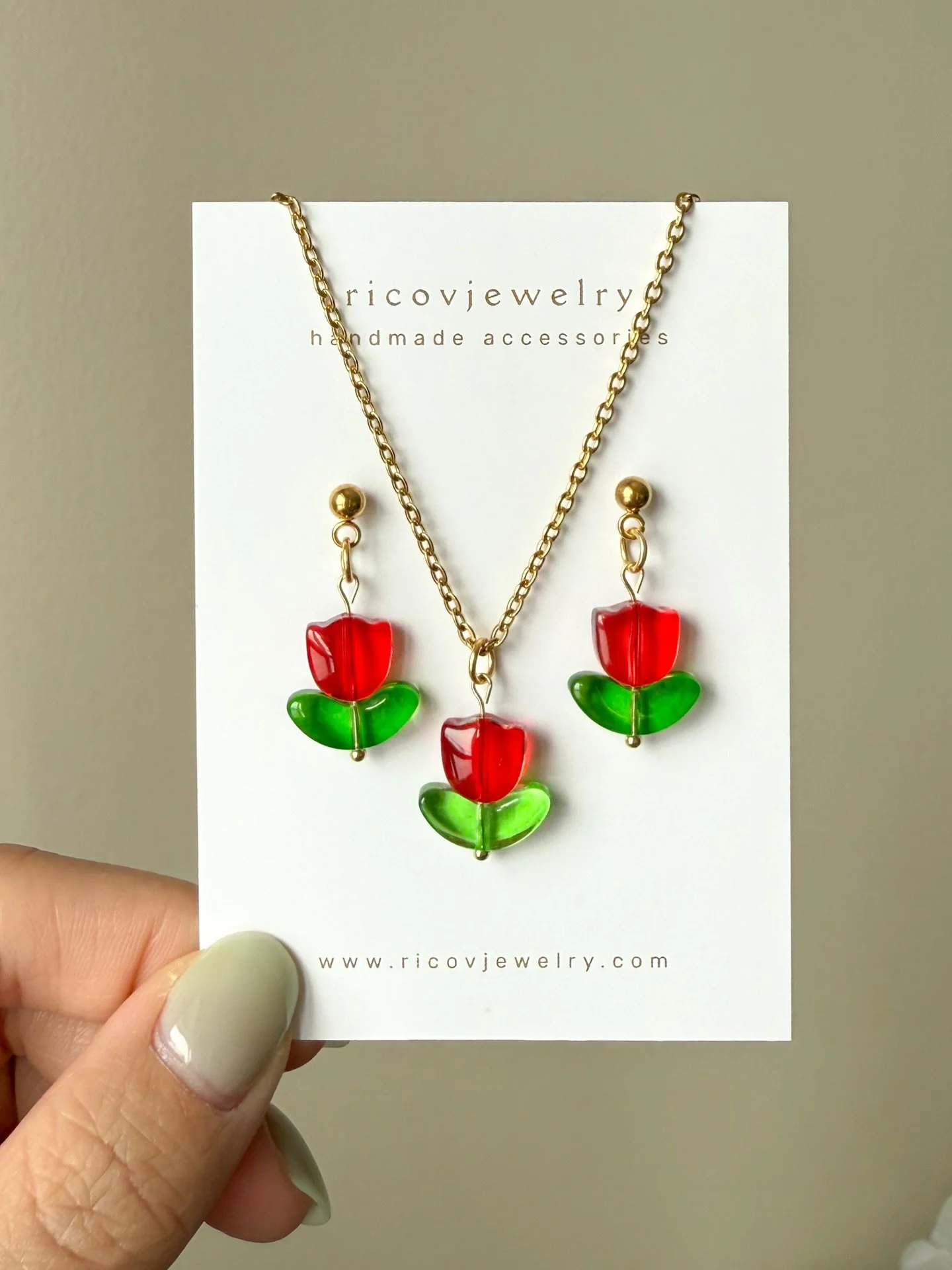What better way to say &lsquo;I love you&rsquo; than a matching tulip set 🌷💕

#jewelry #smallbusiness #ottawashopping