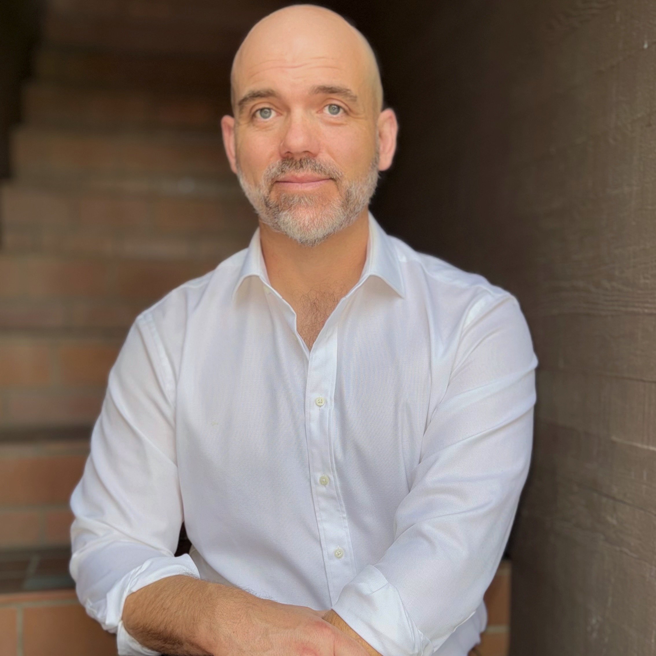 Ben Esch, LMFT, seated outside of his San Marino, CA therapy office wearing a white shirt.