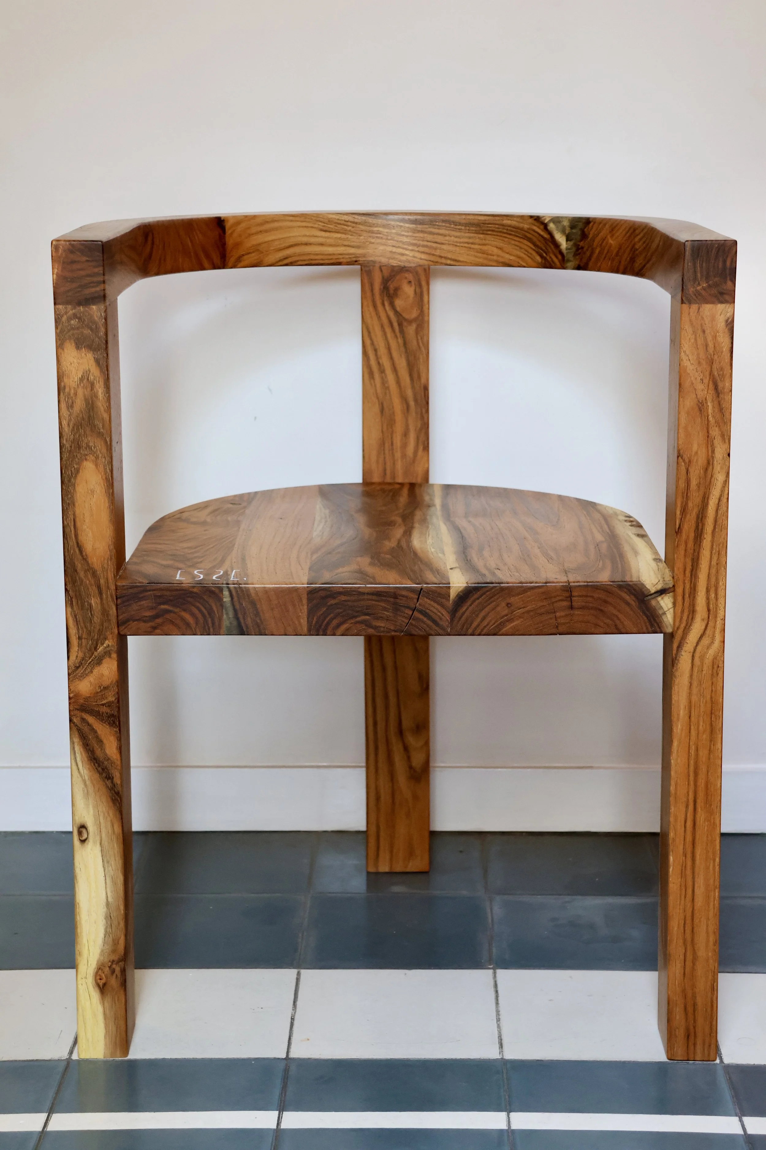 Huaje ESSE chair front