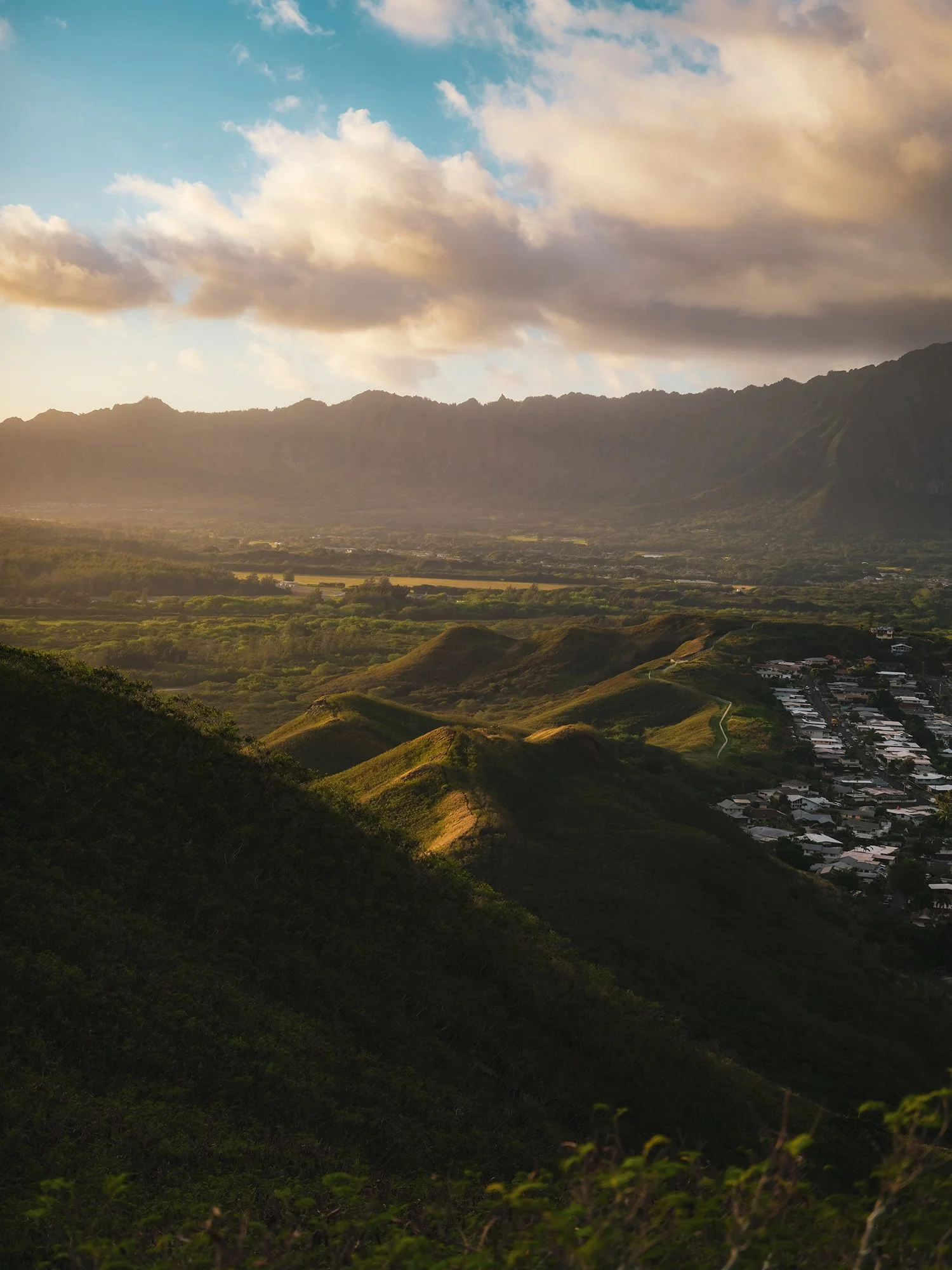 Hawaii, Oahu - Lanikai Pillbox Sunrise Ridge