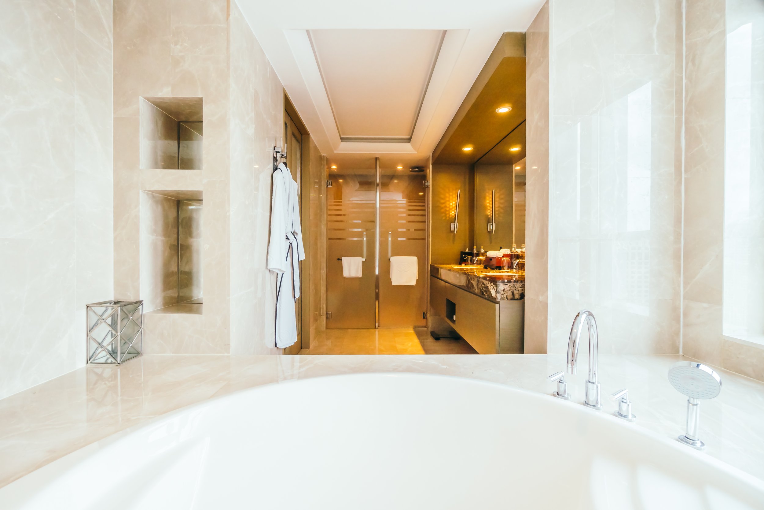 bangkok-thailand-august-12-2016-beautiful-luxury-bathroom
