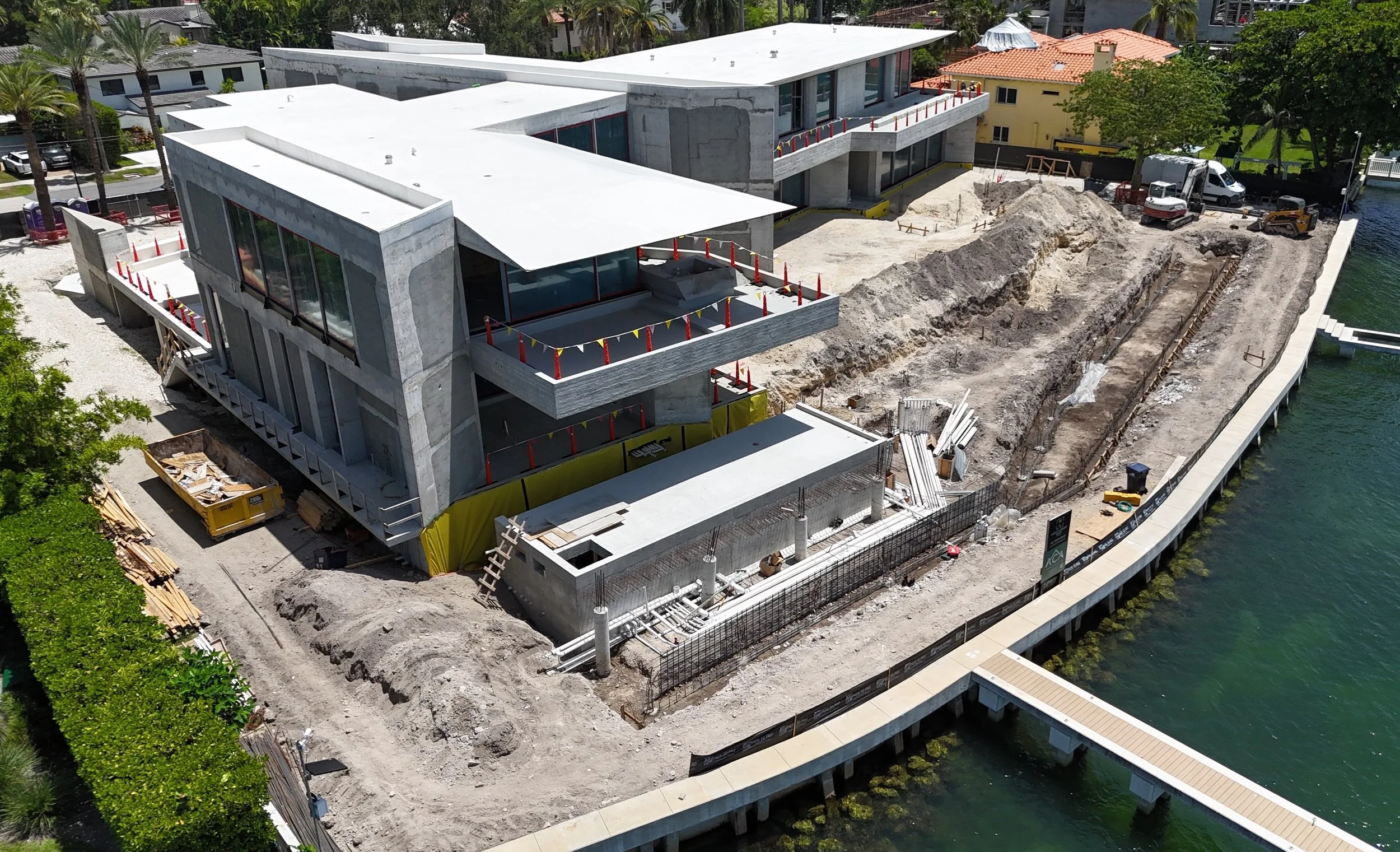 📍 N BAY ROAD, MIAMI BEACH 🏝️ 
COMPLETED: 2ND FLOOR PRIMARY SPA SHELL

CURRENT: POOL GRADE BEAMS

NEXT: POOL SHELL

TEAM:
Design Architect: @_saota 
Interior Designer: @_arrcc 
General Contractor: @moccagroup 
Structural Engineer: @optimussd.llc 
ME