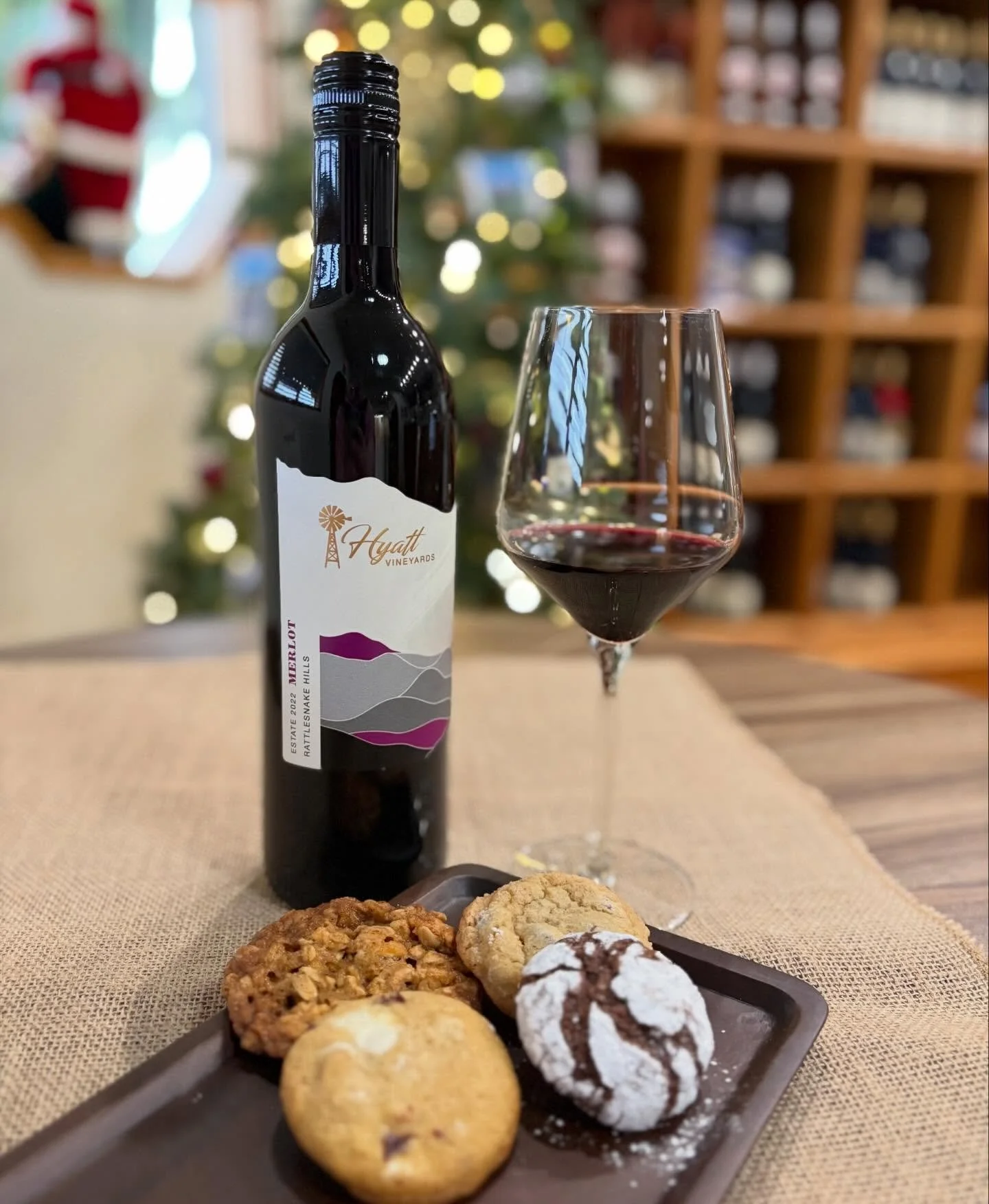 Thanksgiving in Wine Country starts THIS Friday!
Join us at Hyatt Vineyards all weekend (Fri&ndash;Sun) to pair your favorite wines with homemade goods from The Kitchen Coop in Tieton, Washington. 🍪🍷

Featuring four homemade cookies:
&bull; Apple C