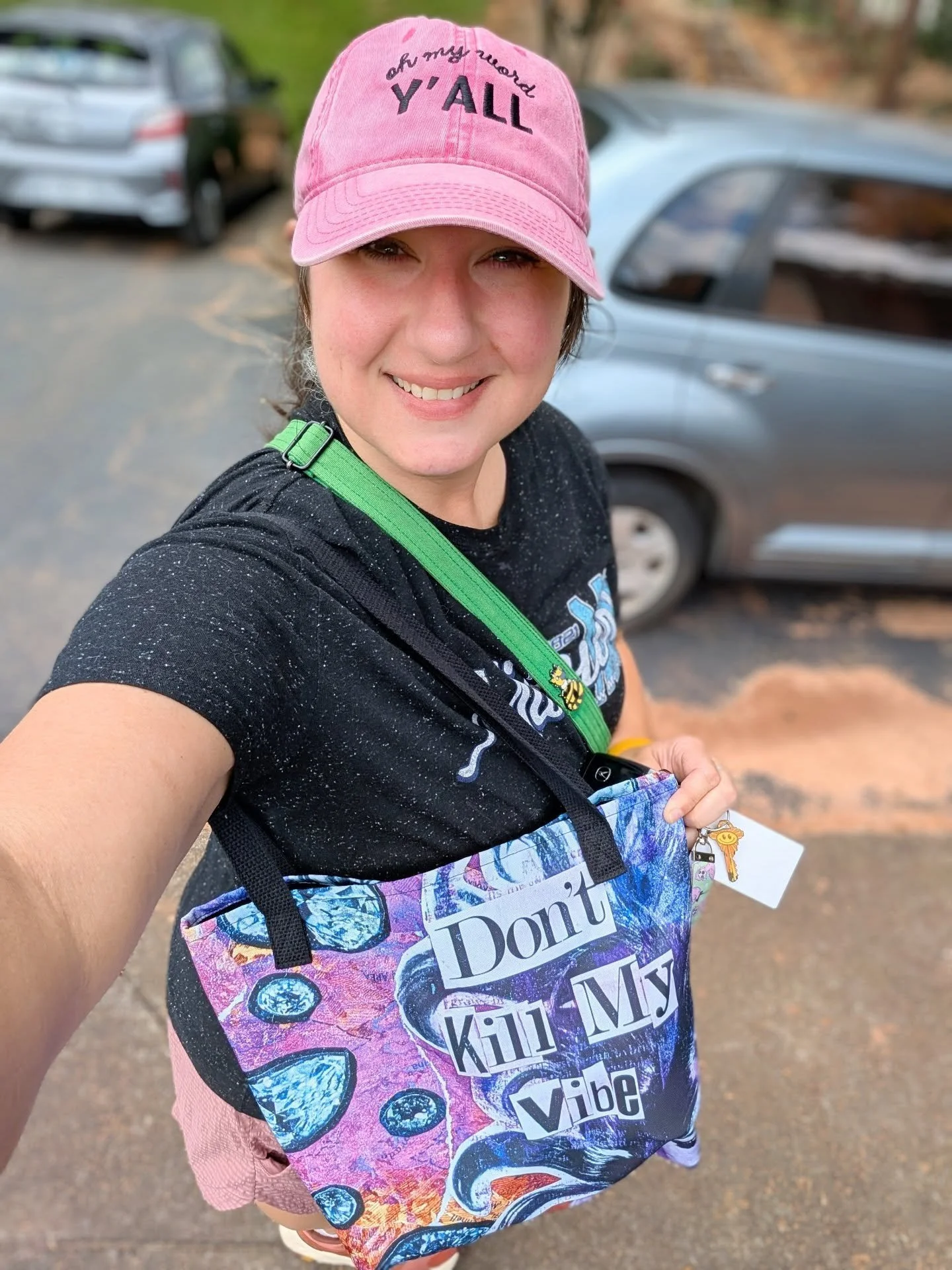 A casual 📸 on my way out. Where did I go? On a quest. ✨
For dog food ✨
Loving my new bag and hat 😊