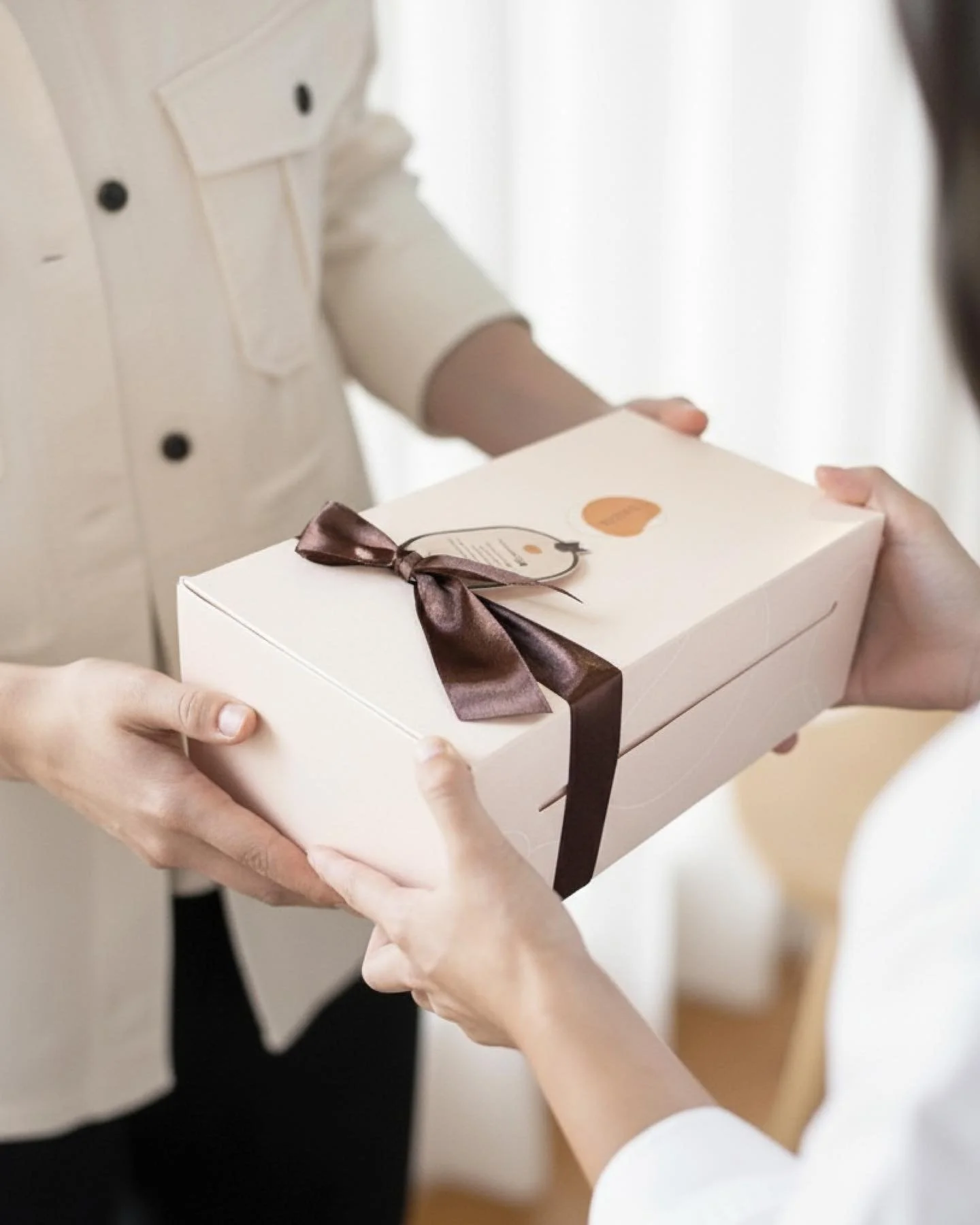 What makes each Maron Pastry box special?
Honestly, it’s just me at the supermarket, picking the best berries and real vanilla I can get my hands on.
Because if it’s meant for someone you love, it better be worth every bite 💖