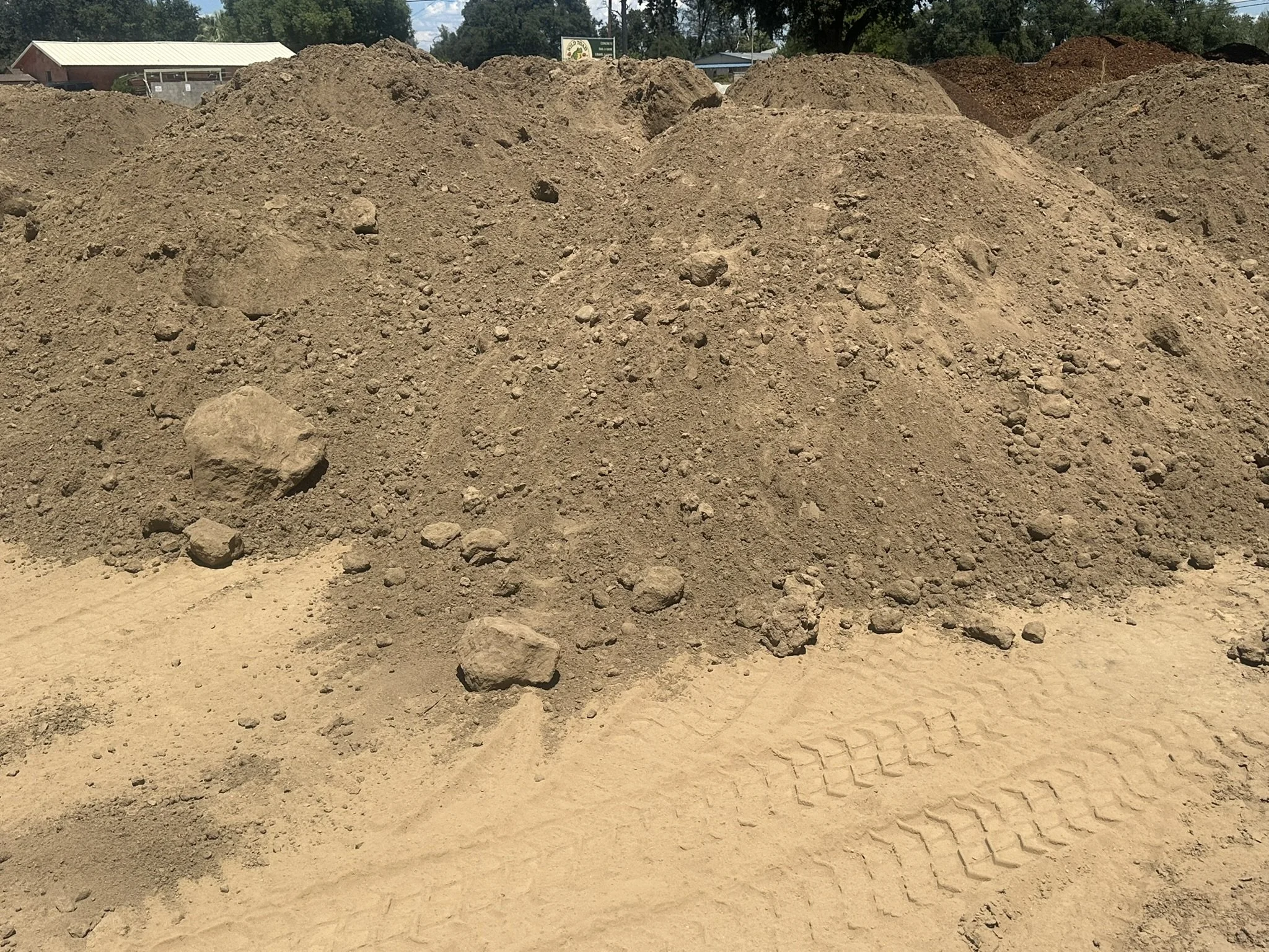 Unscreened Sandy Loam Topsoil | QUARRY PRICING