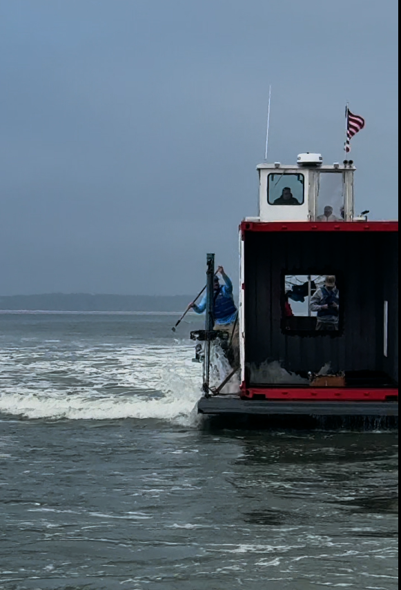 Snip barge underway.png