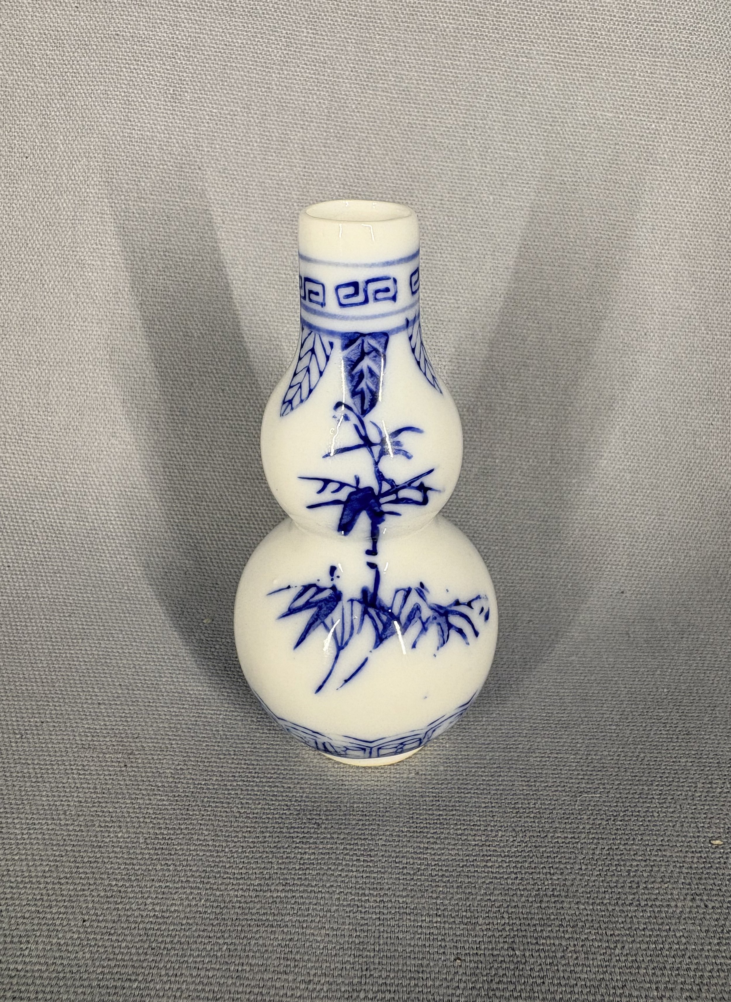 A small Chinese porcelain double-gourd (hulu) vase, finely potted with a waisted neck and rounded twin bulb body.