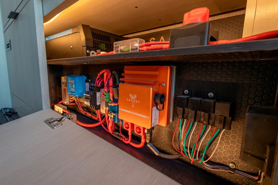 Electrical_system_6_A6862-Enhanced-NR.jpg