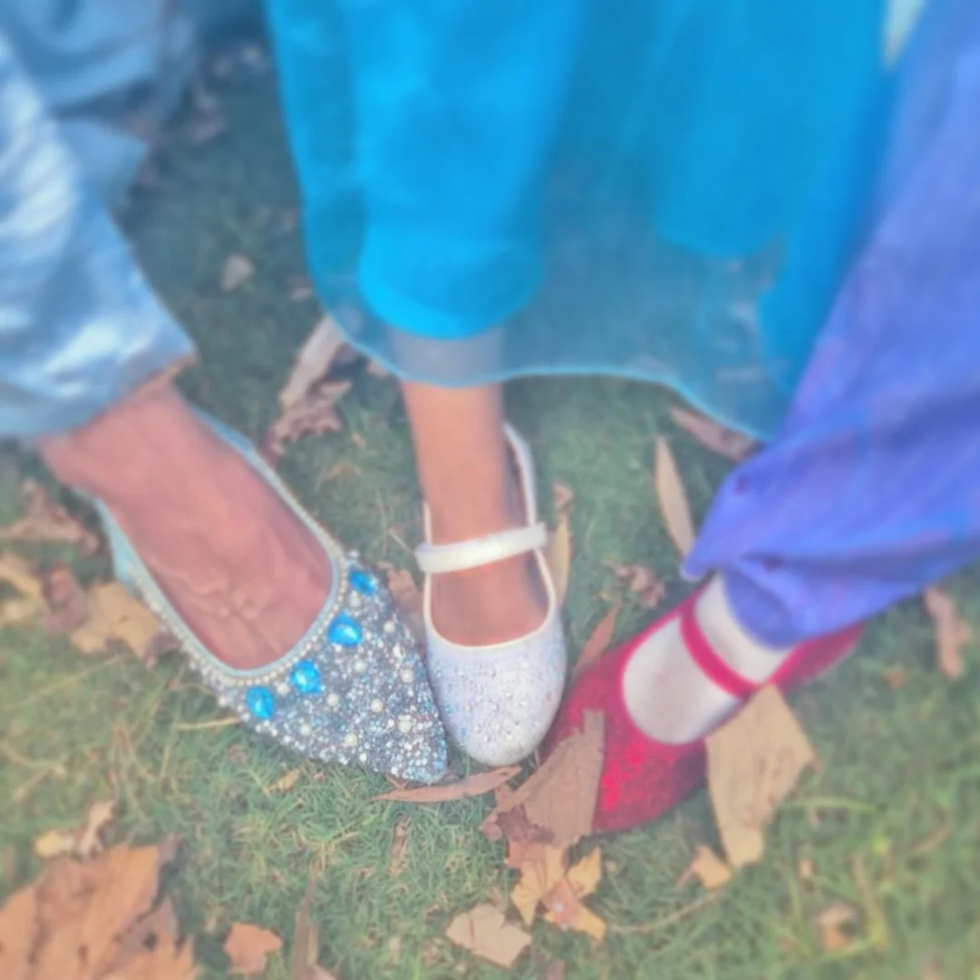 Elsa and her Princess friends showing off their shiny shoes! She had a wonderful time celebrating birthdays in January! Make sure to secure your February/March birthday bookings now! ✨🫧 #sunshinecoastbusiness #sunshinecoastmums #sunshinecoastenterta