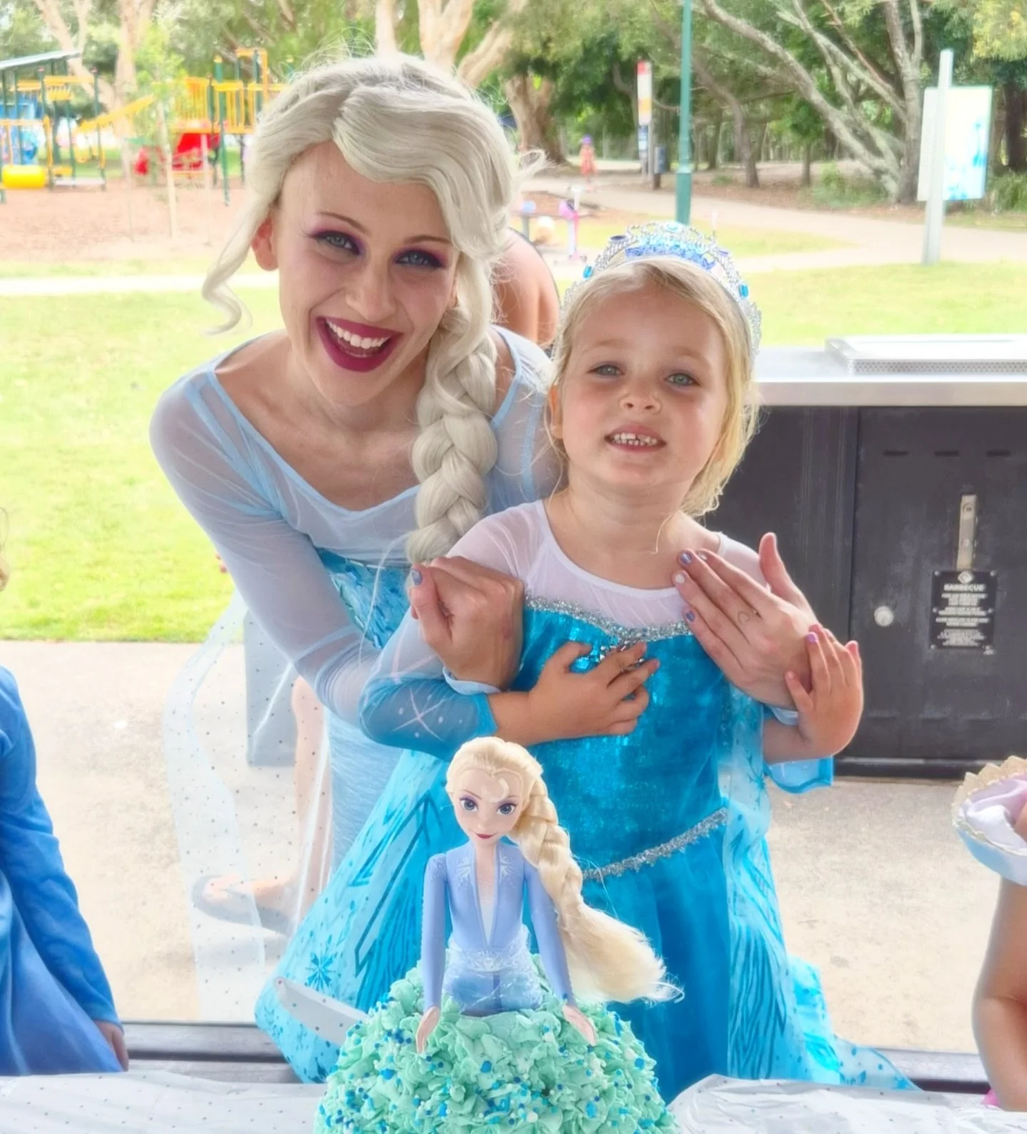 A big thank you to our birthday girl and her royal family! Elsa had so much fun running around the park, and is so excited that she gets to share this wonderful photo of the two of them with you all! 🩵❄️ Also another big thank you for the beautiful 