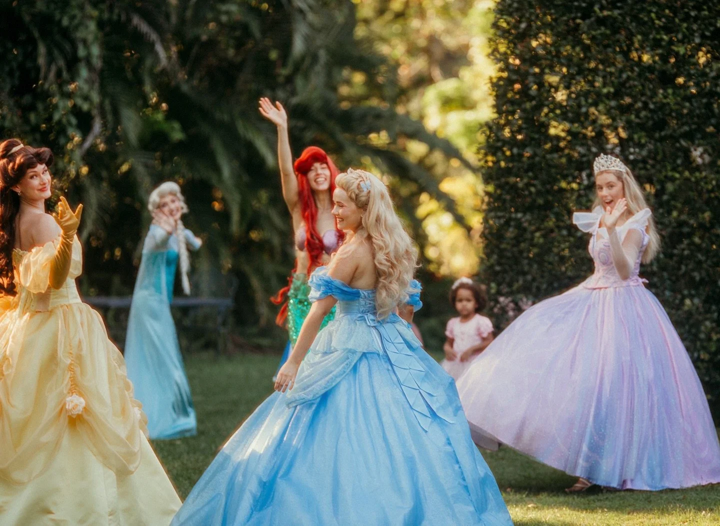 Come visit Elsa and her friends TONIGHT at Mudjimba markets! We cannot wait to see all your beautiful faces! Make sure to turn on post notifications so you never miss a meet &amp; greet 🌟💫✨