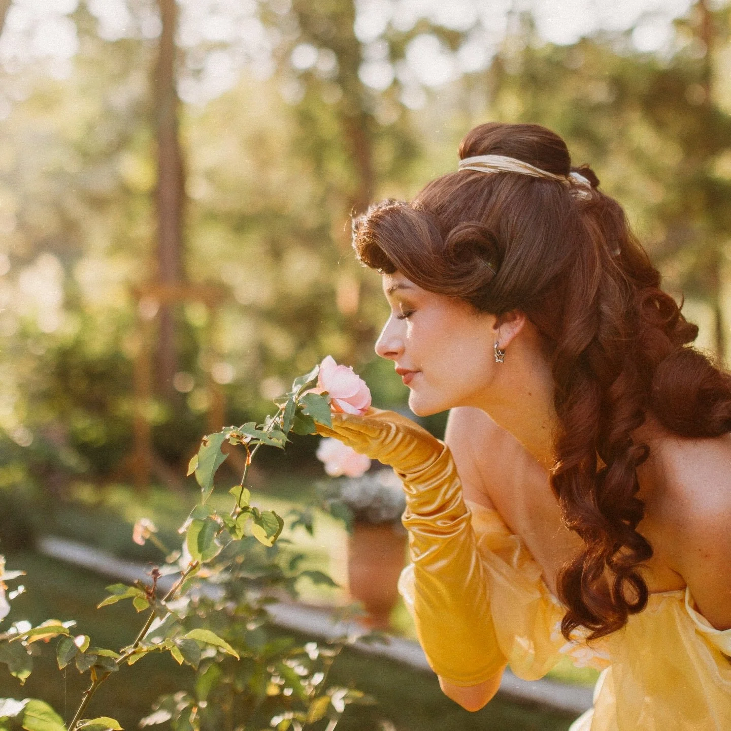 Step into a fairytale THIS SUNDAY! ✨🌹

Meet the enchanting Belle for a magical meet &amp; greet at the Caloundra Street Fair on Bulcock Street! 💛

🕰️ 10am &ndash; 12pm (2-hour appearance)
📍 Bulcock Street, Caloundra
👑 FREE Photo opportunity

Bri