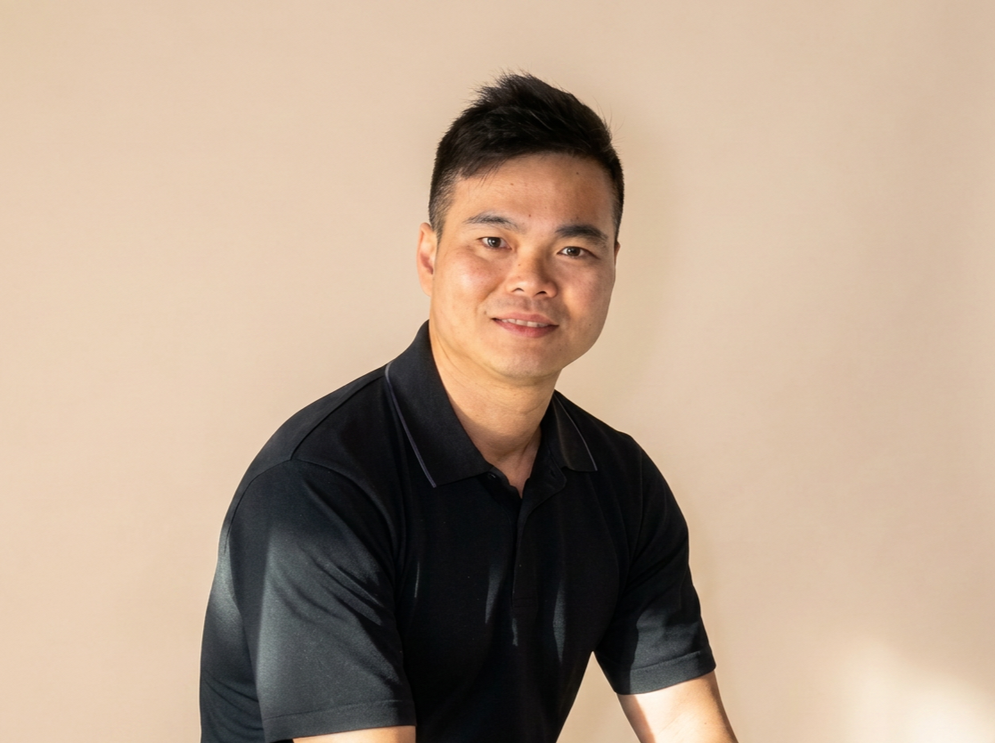 Experienced male remedial massage therapist, Minh Le, fluent in English and Vietnamese, specialises in providing elderly massage therapy, trigger point therapy, cupping, and myofascial release techniques.