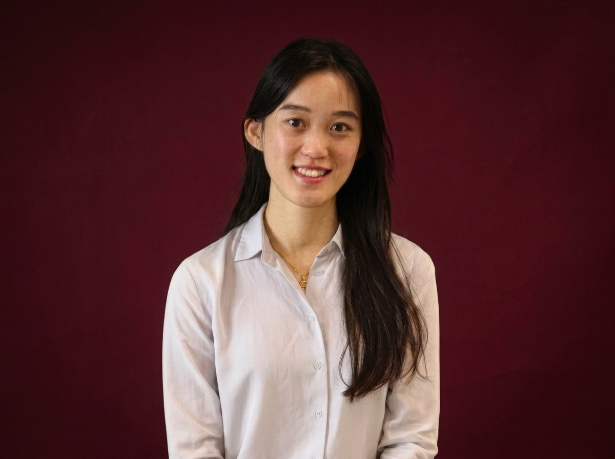 Experienced female chiropractor, Dr Yu Jie Tan, fluent in English and Chinese, specialises in disc bulges, sciatica, neck pain, scoliosis, and sports injuries.