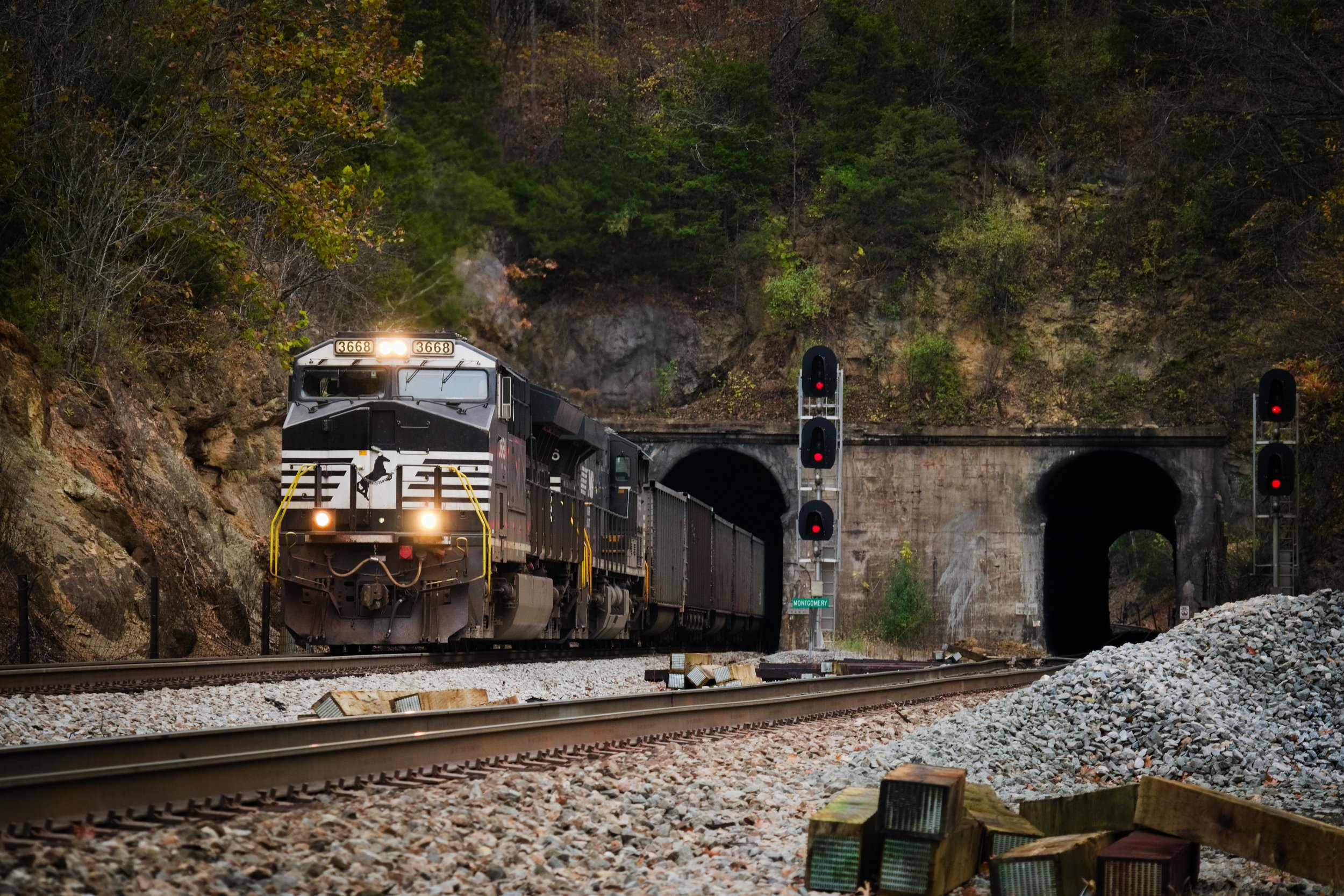 Hopper Jet at Montgomery Tunnels