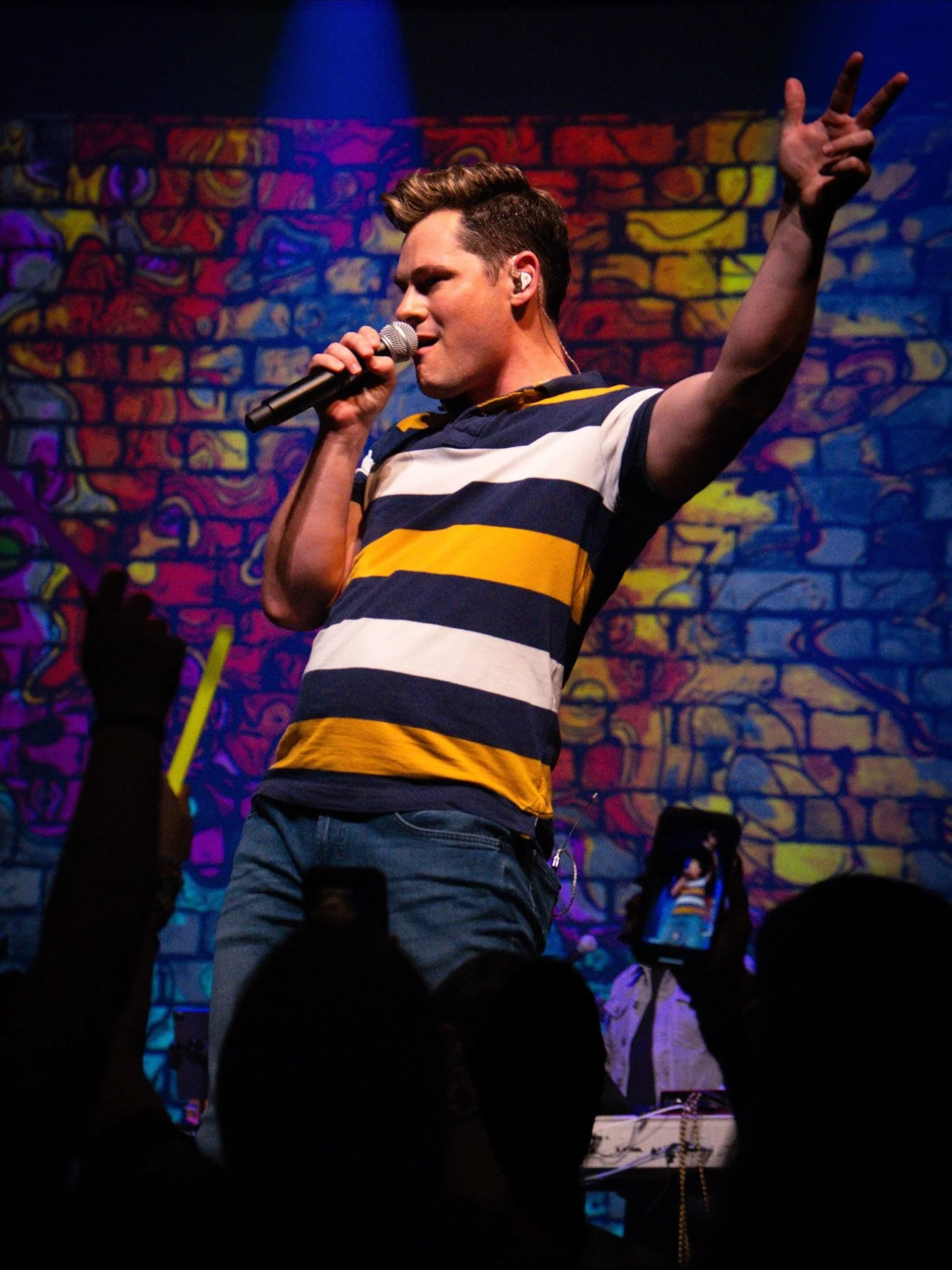 From the OC to the lower east side&hellip; DCOM: Live! sets the night on fire! 🎤🔥 #disneychannel #coverband #dcomlive

Thank you to @momentsbykiya for snapping this incredible shots at our last show! 📸

Swipe to the end for our new favorite pictur