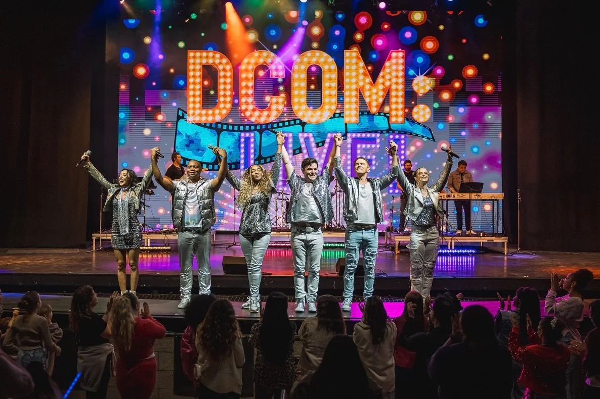THIS is what dreams are made of. ✨🎶 

Thank you so much to @moonlightstage for bringing Disney Channel nostalgia to Vista! We can&rsquo;t wait to be back! 🐭💫

📸: @photomatt72 

#dcomlive #disneychannel #tributeconcert #livemusic #liveband
