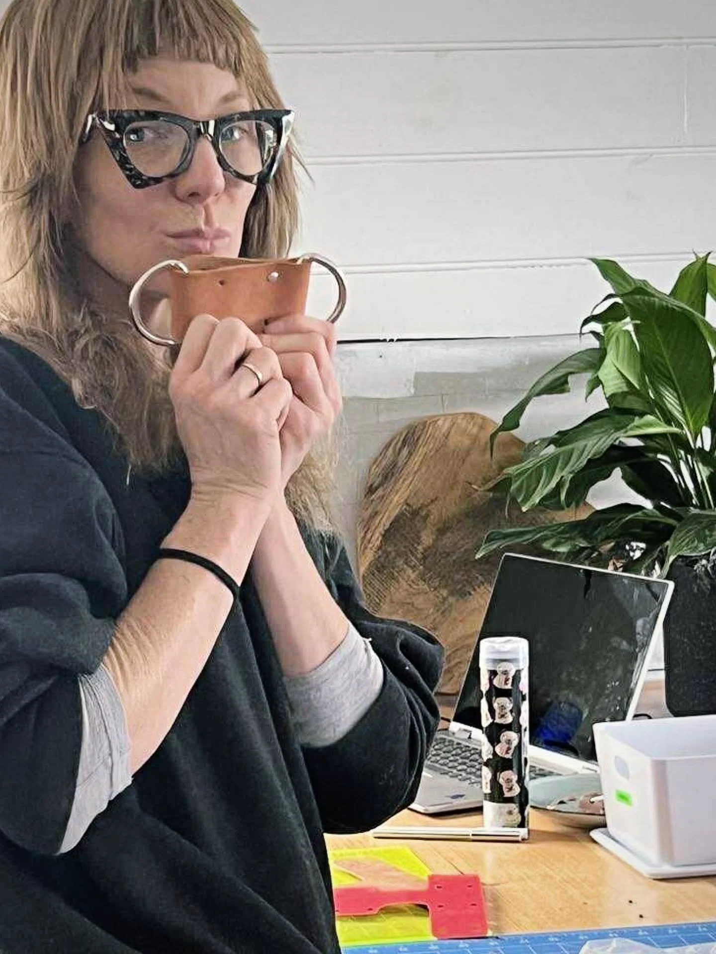IXI @ werk! ✨️ @koshka_katpengelly