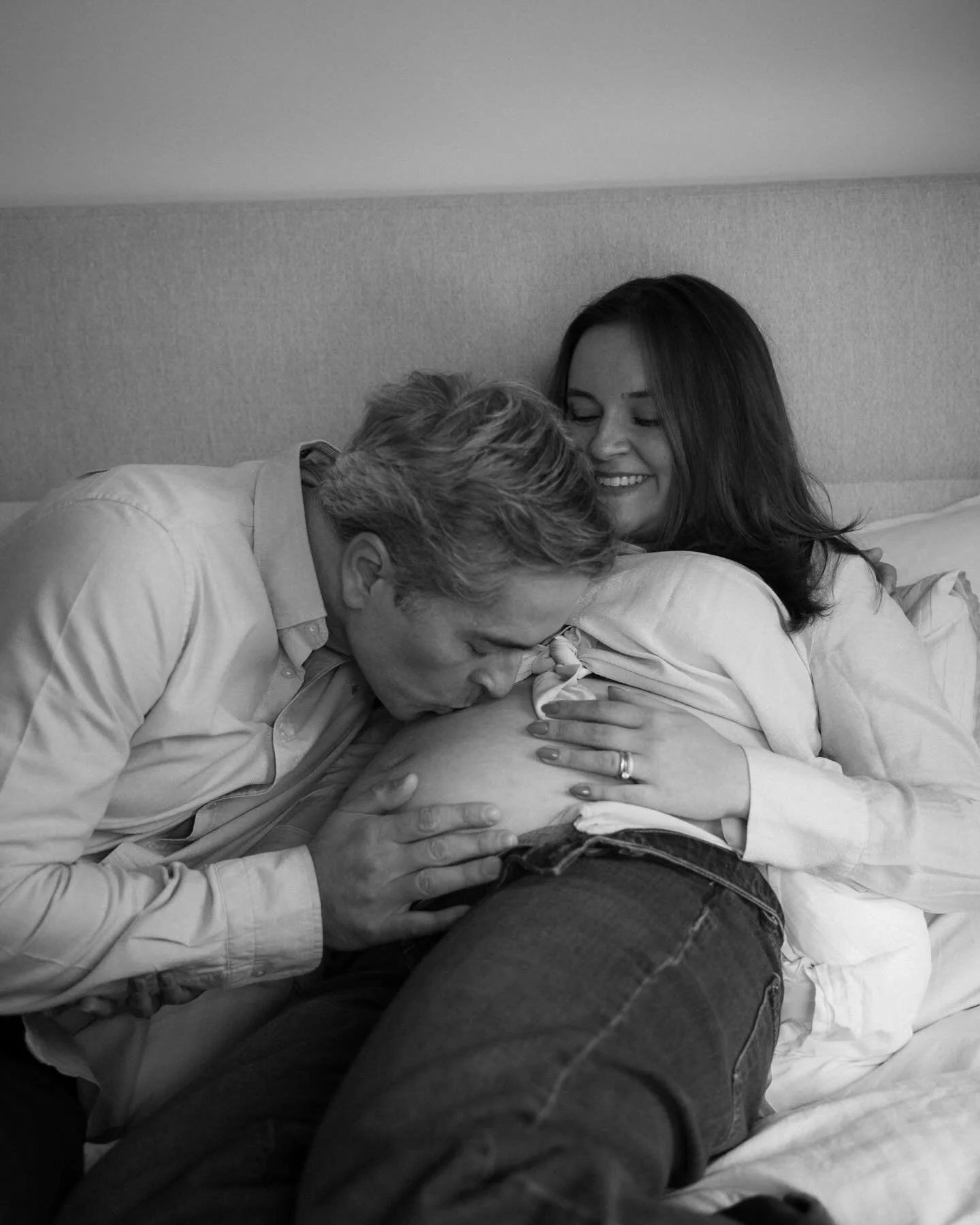 i can&rsquo;t even describe the emotions and energy i feel during maternity sessions.
there&rsquo;s so much joy, excitement, and this quiet sense that everything is about to change.
the way future daddy supports mommy &mdash; with so much care and te