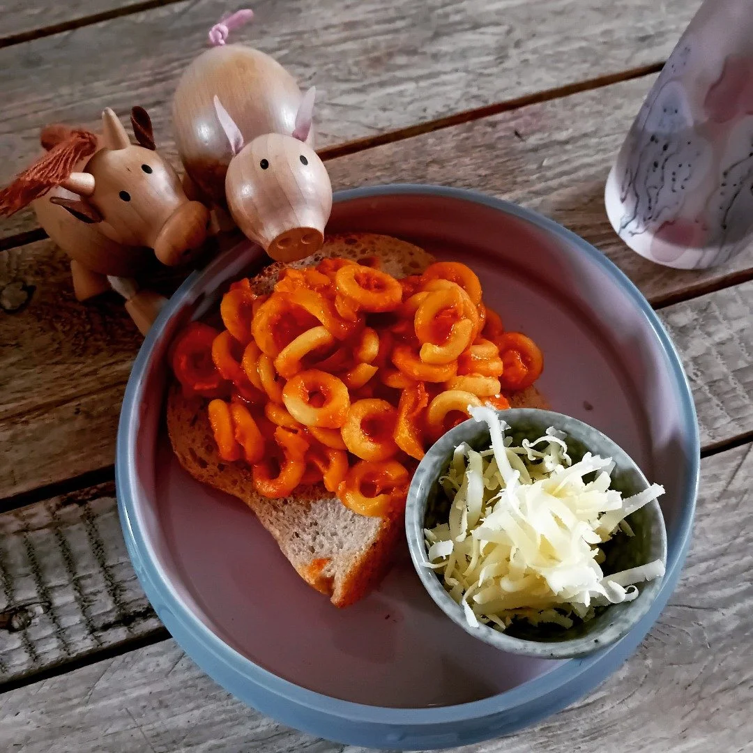 Picky eaters recipe:
Homemade spaghetti hoops 🍝 

Children are often more willing to try foods that look familiar.Homemade versions of favourite foods can help build familiarity with new flavours and ingredients in a low-pressure way. 

 Many childr
