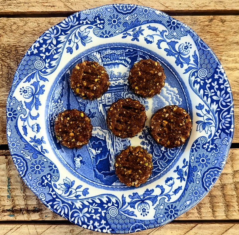 Date and Pistachio Bites 💁