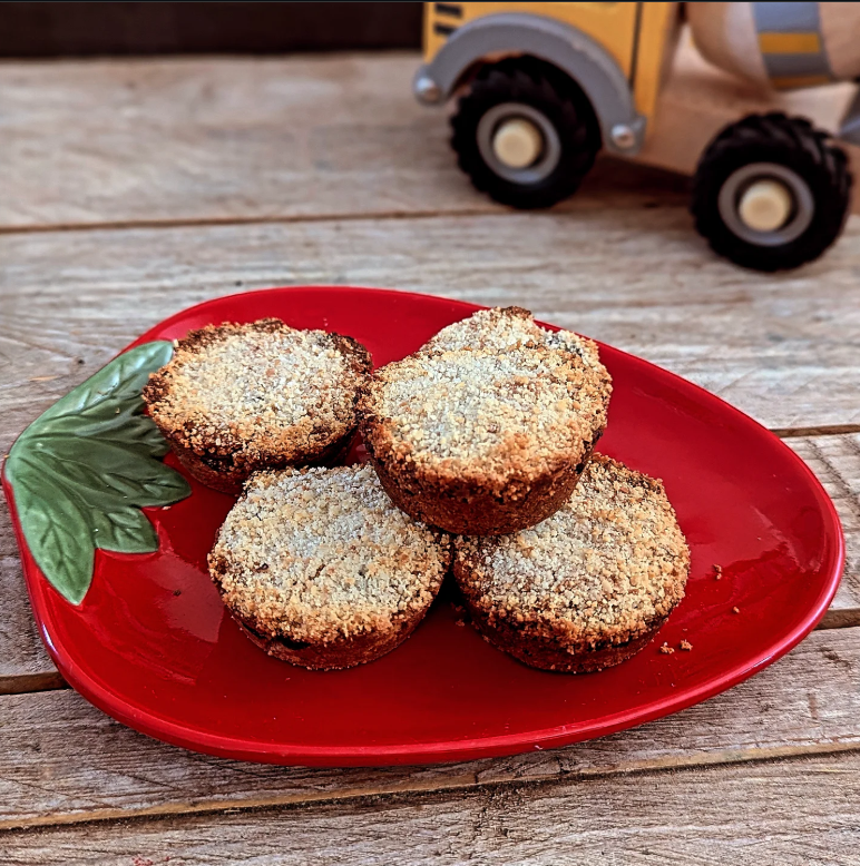 Date and Almond Crumble Cakes 🍪