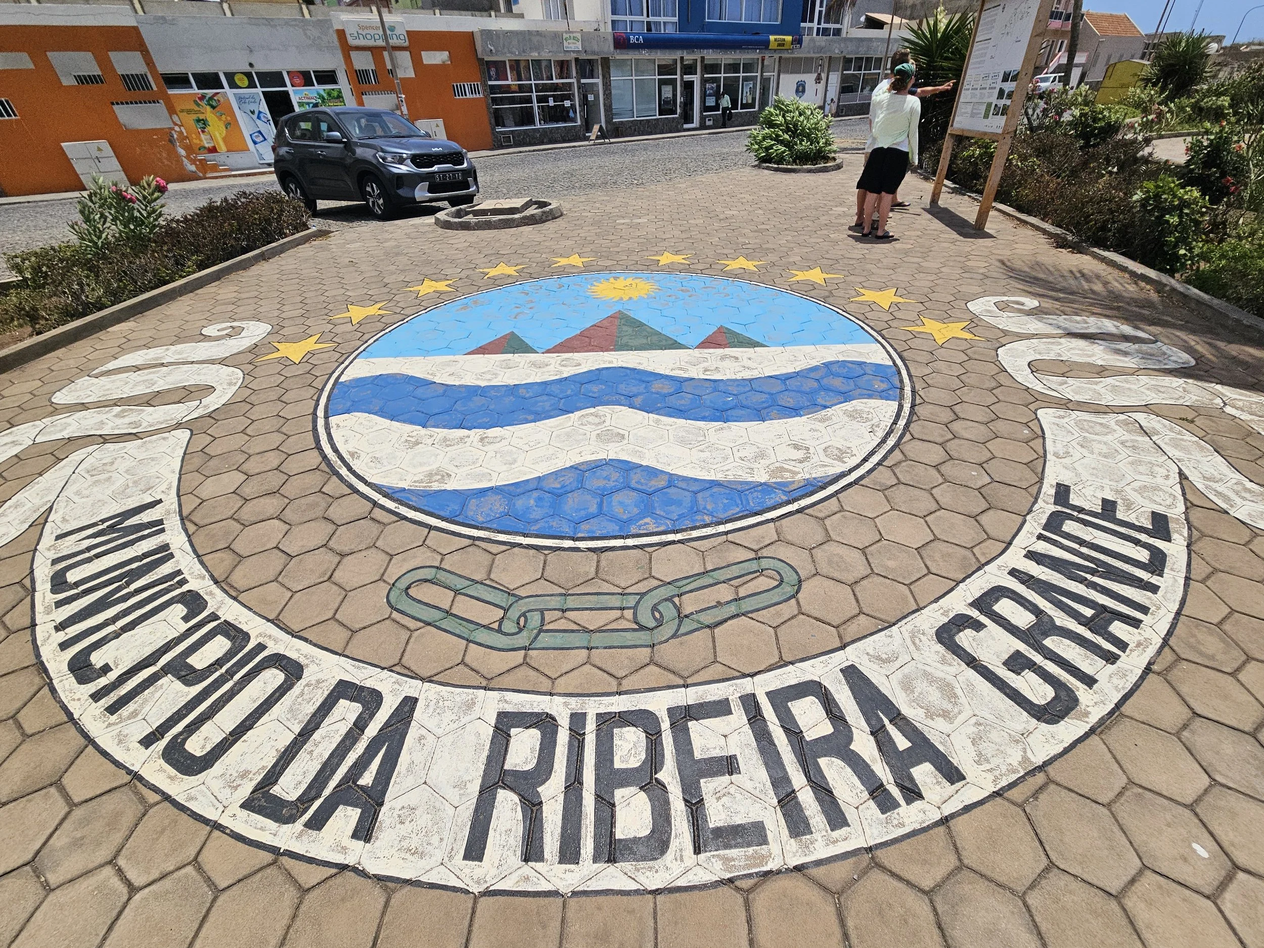 logo ribera grande santo antao malet på brostenene i centrum af ponta do sol