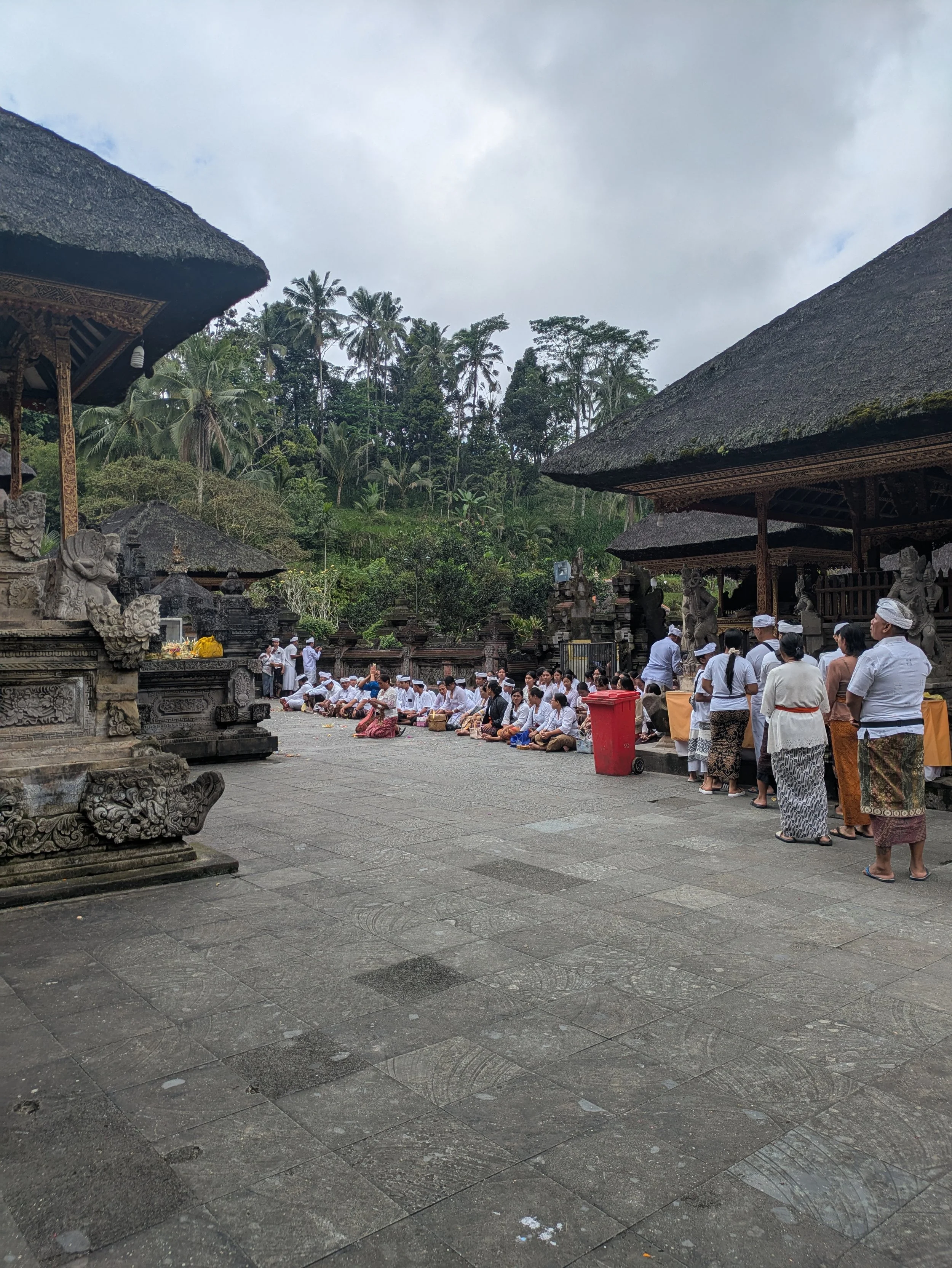 Samling ved tempel i Ubud, Bali