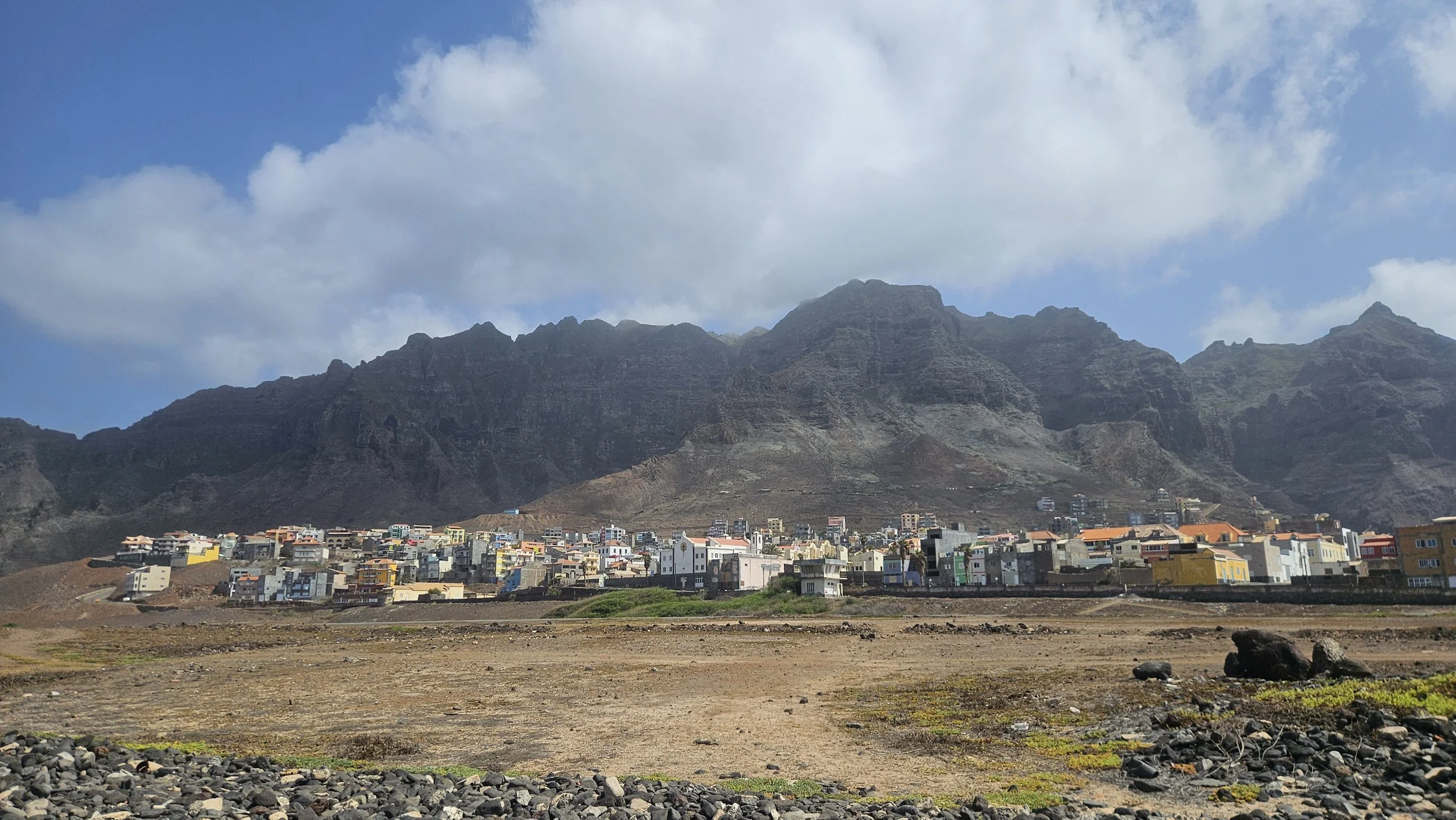 Bjerge landsby Ponta Do Sol Santo Antao set fra vandet