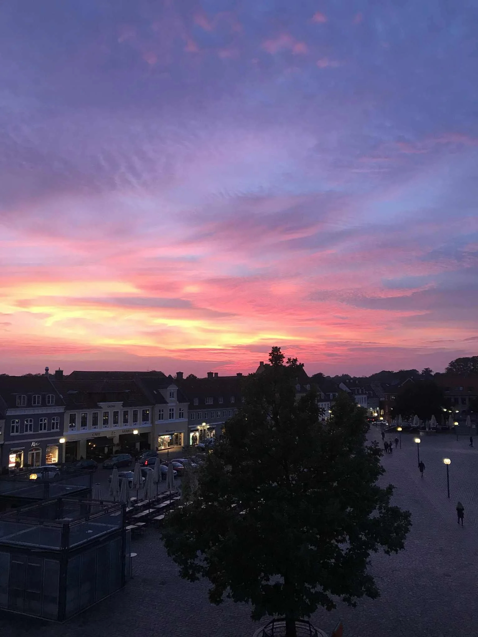Efterårshimmel over Køge Torv
