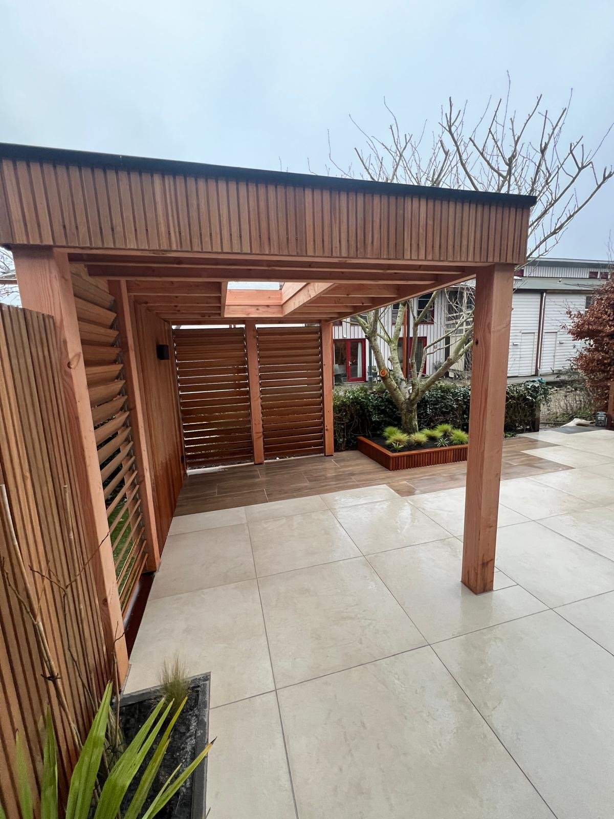 tuinaanleg oosterheem zoetermeer met houten overkapping